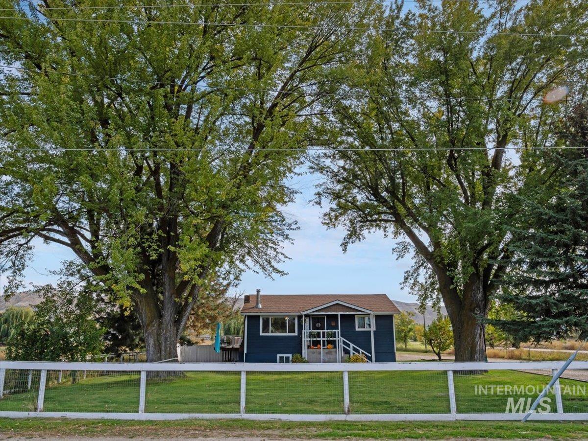 575 W Sales Yard Rd Property Photo 4