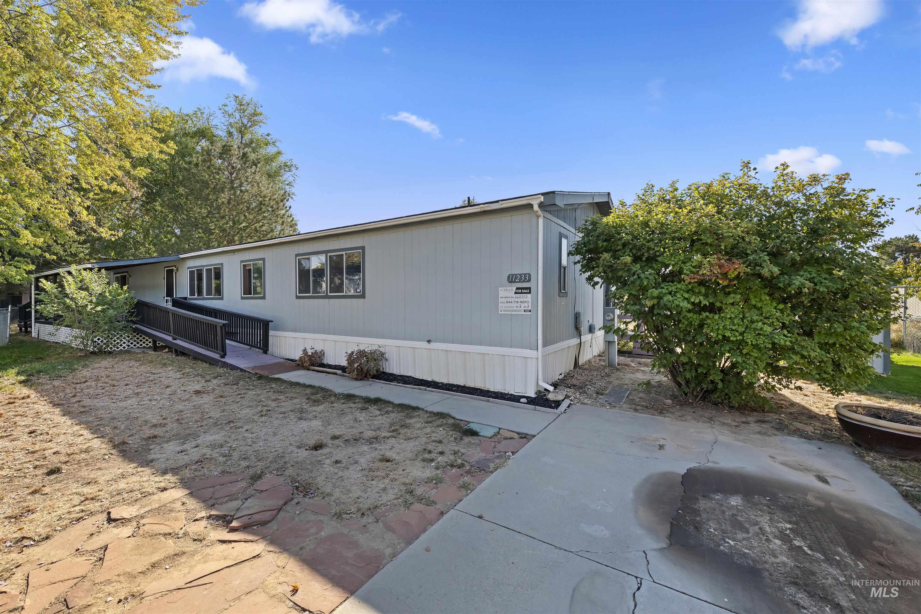 11233 Irving St Property Photo 2
