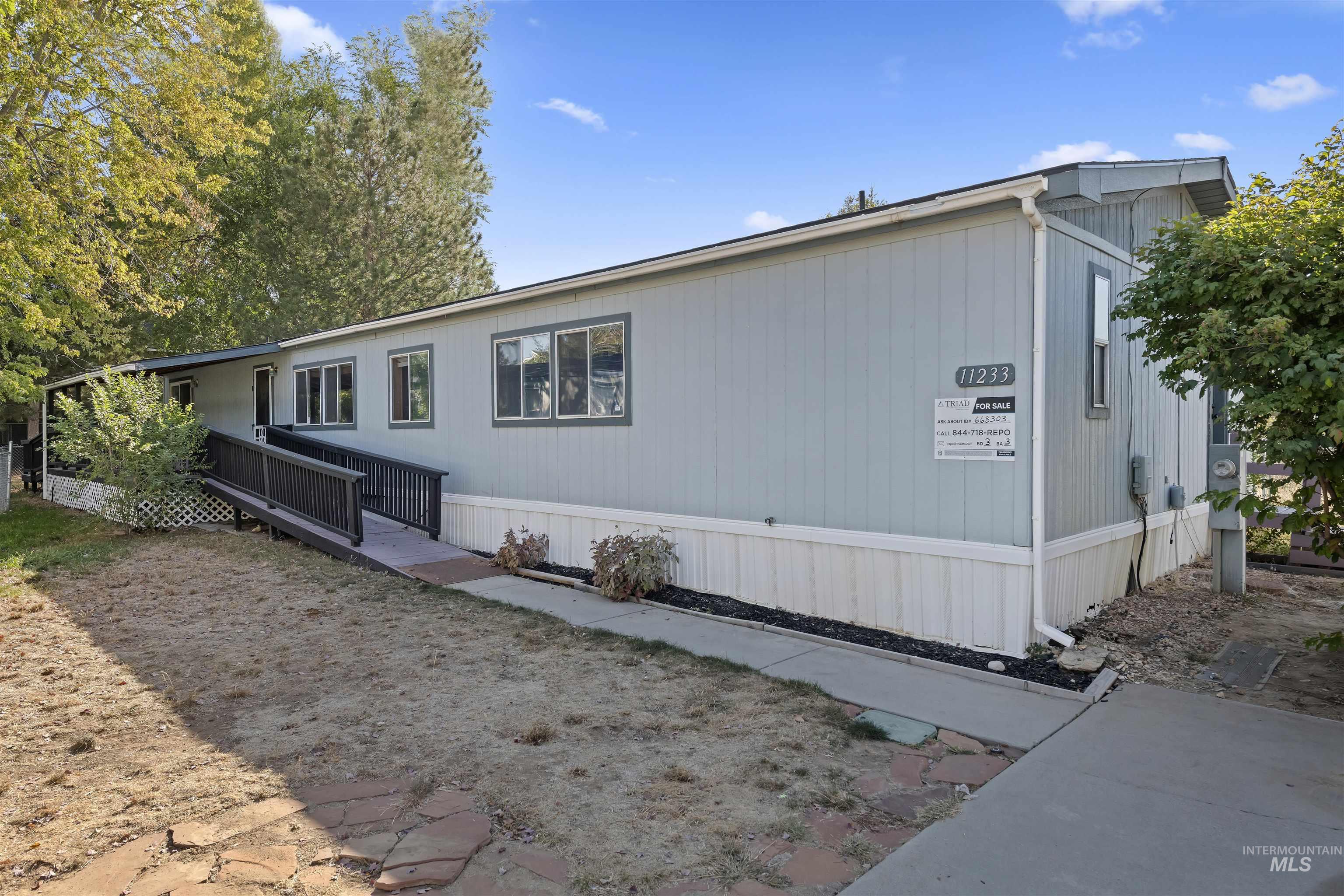 11233 Irving St Property Photo 3