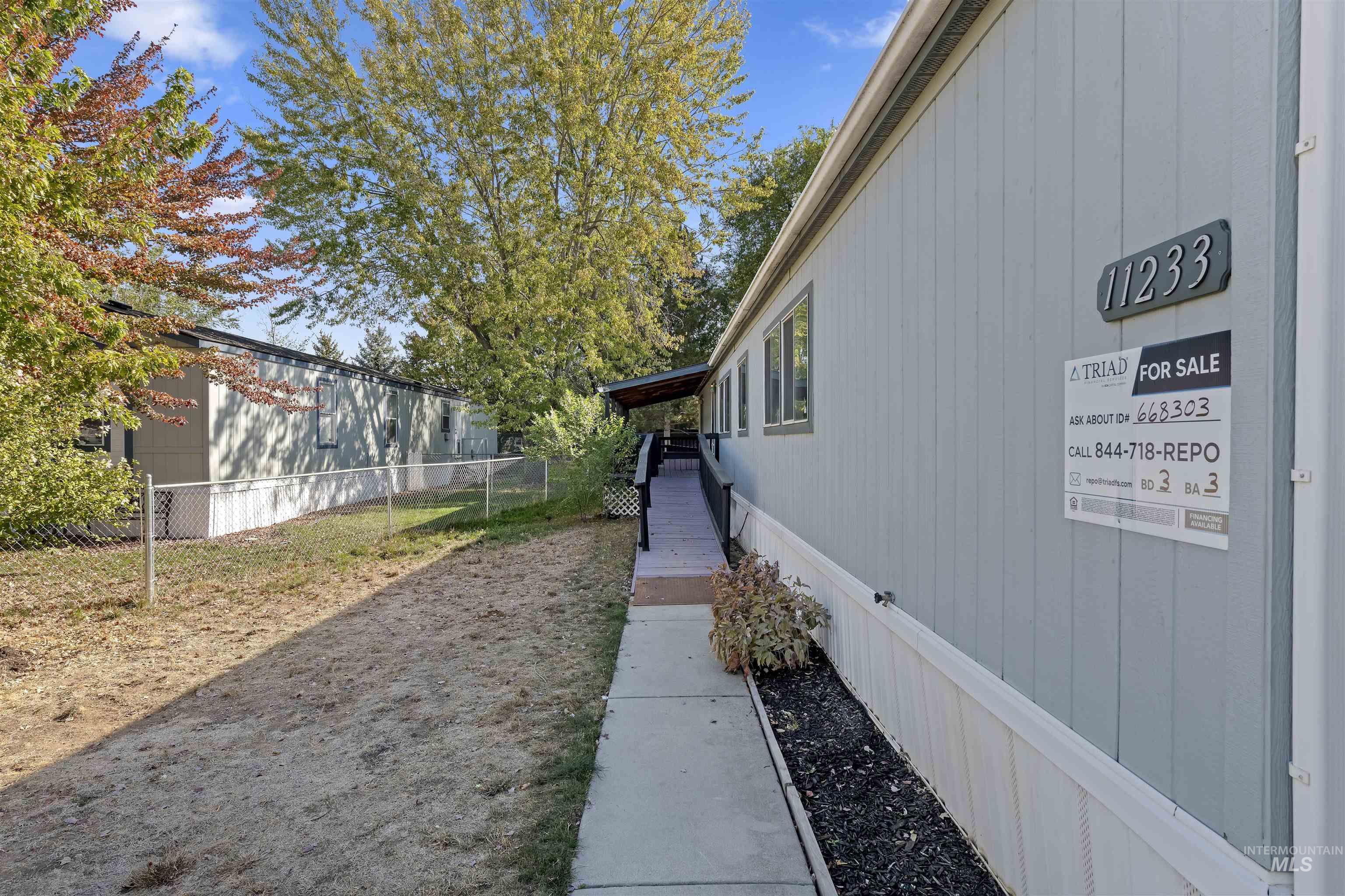 11233 Irving St Property Photo 5
