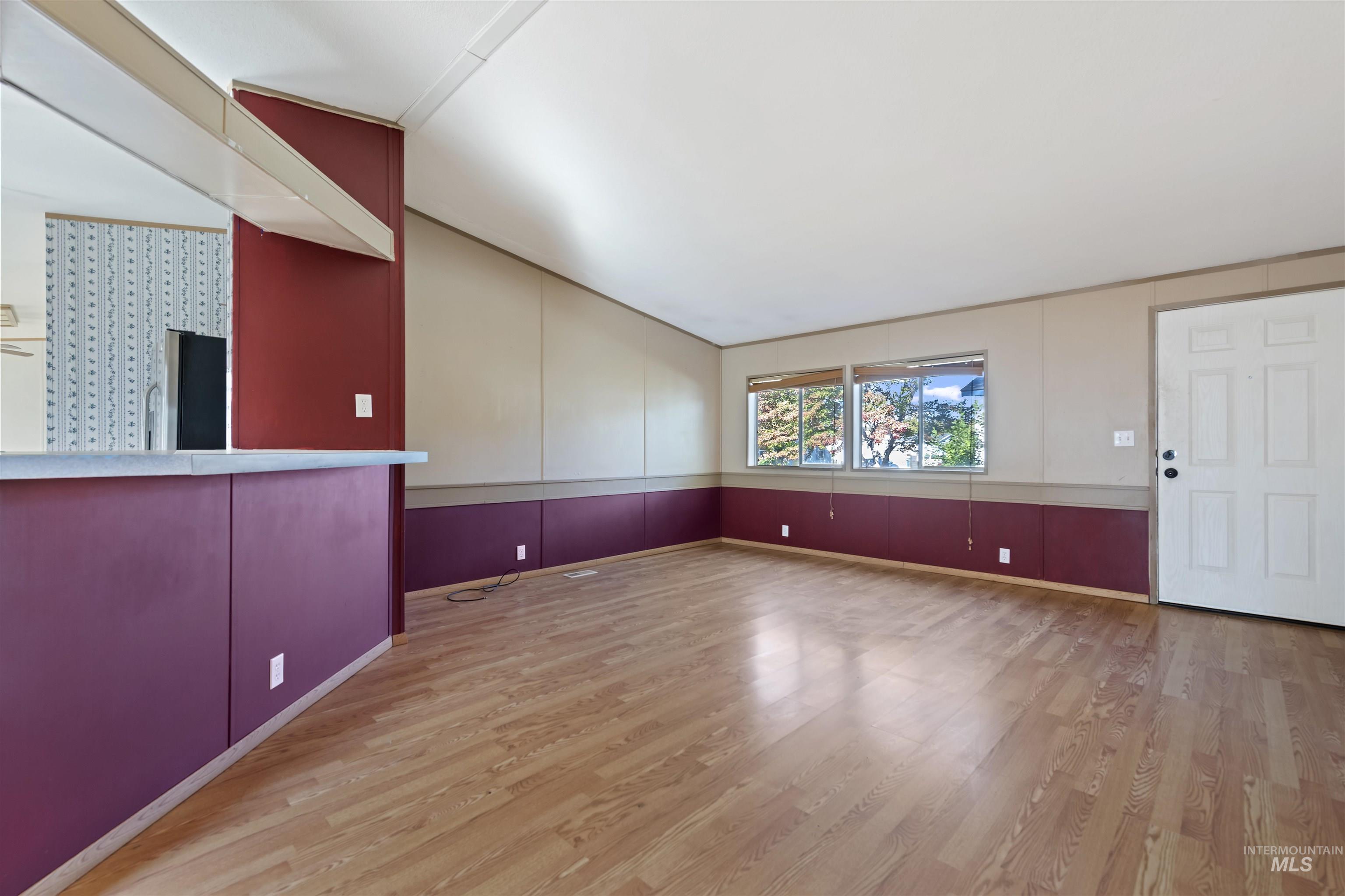 11233 Irving St Property Photo 6