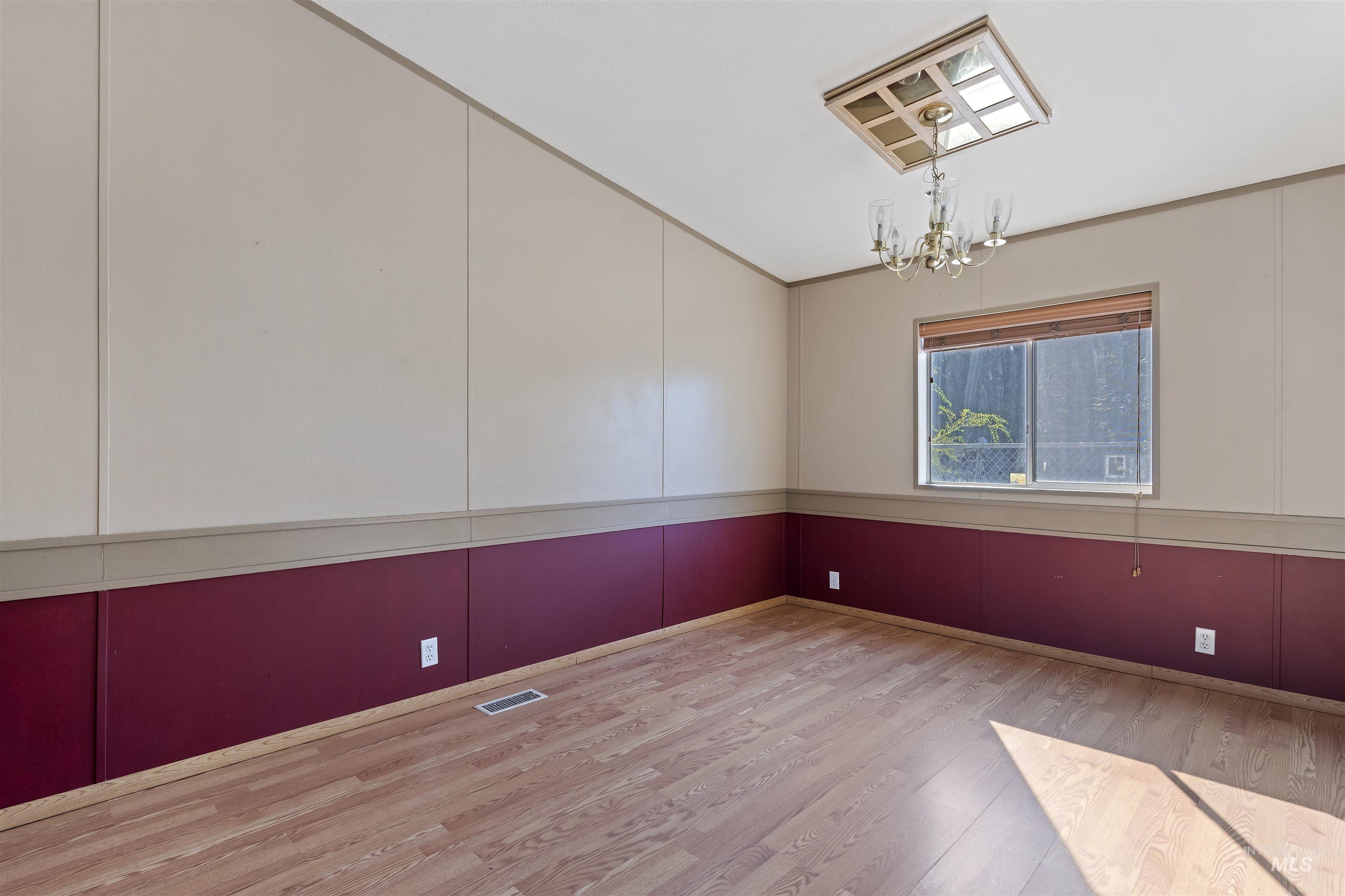 11233 Irving St Property Photo 7