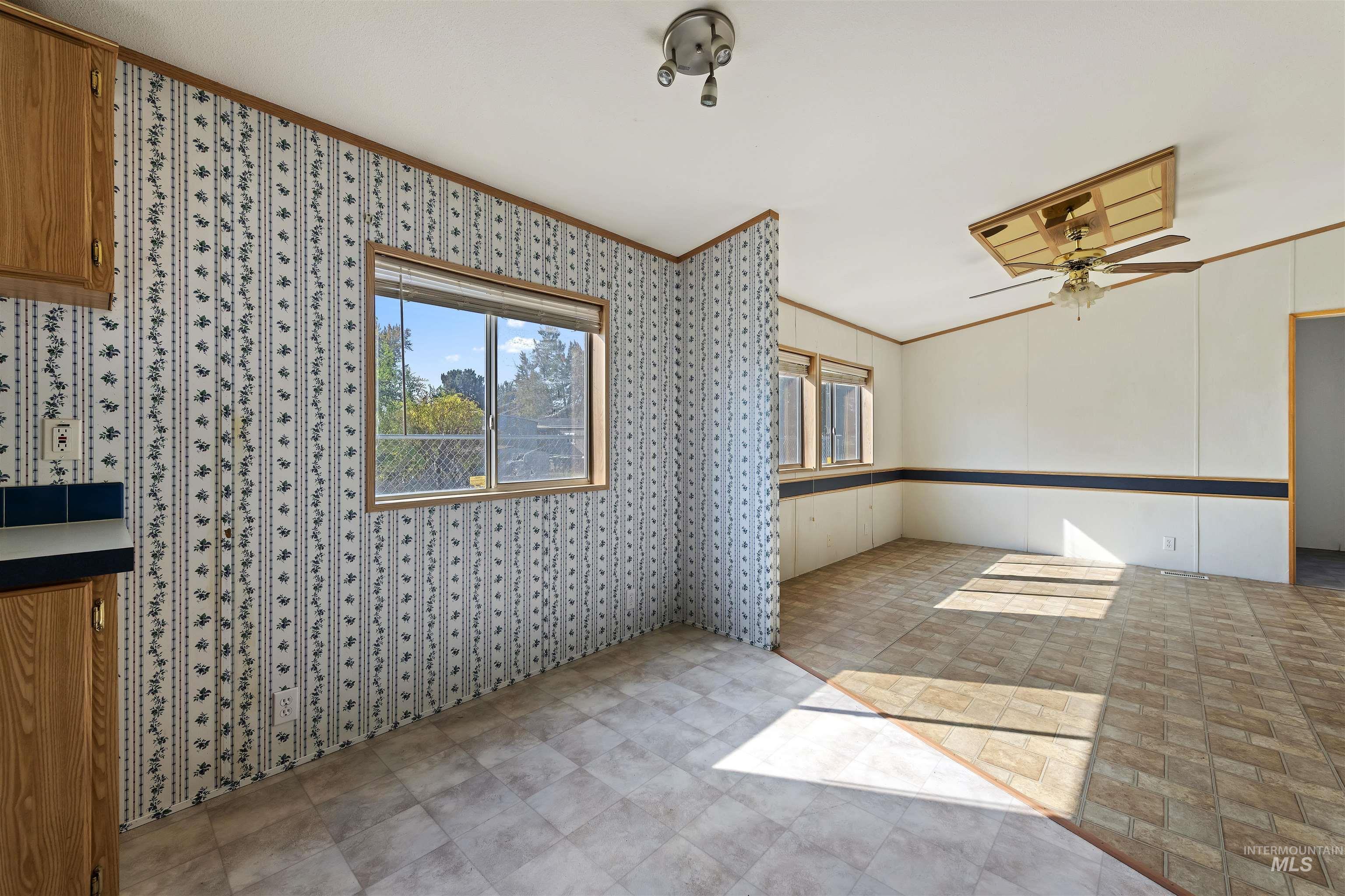 11233 Irving St Property Photo 12
