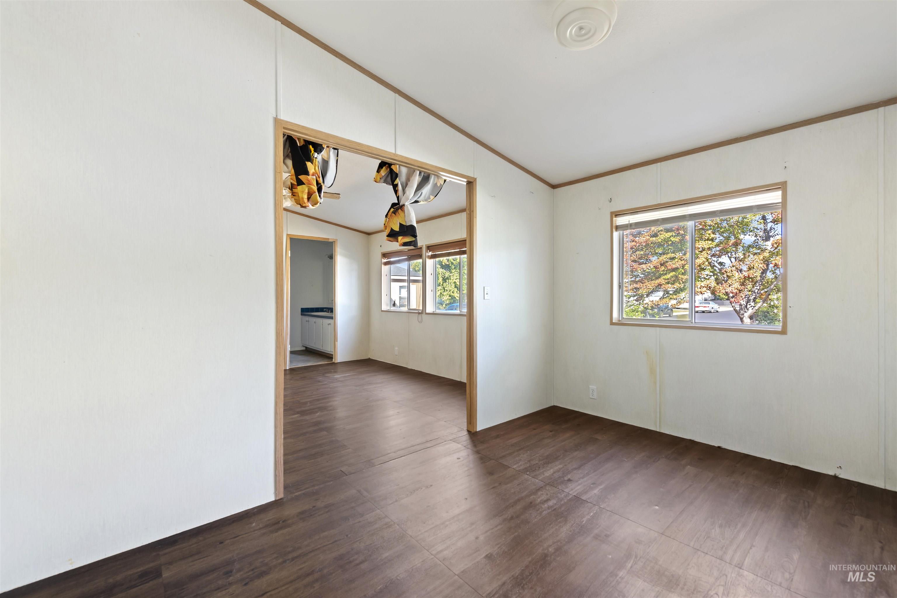 11233 Irving St Property Photo 16