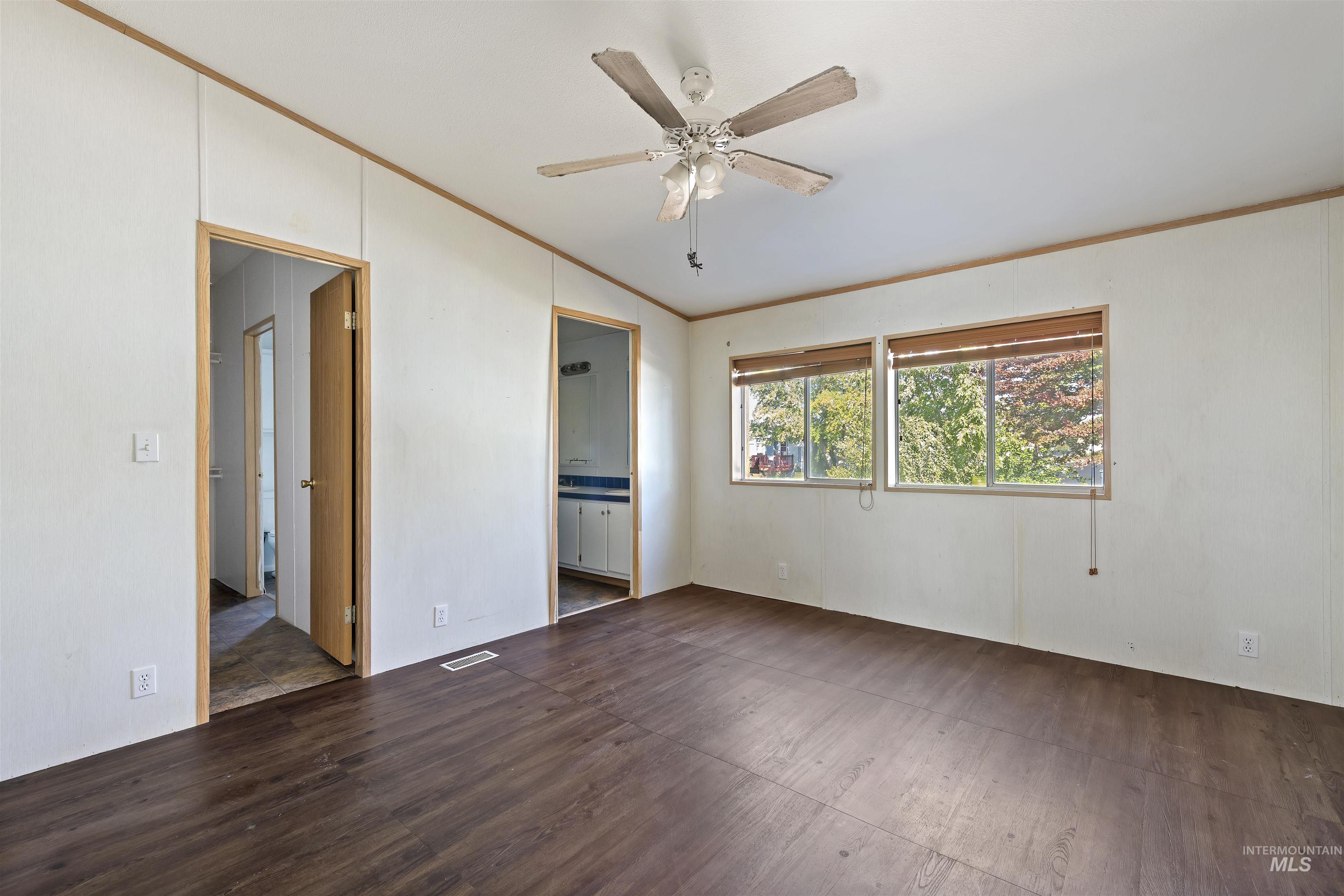 11233 Irving St Property Photo 17