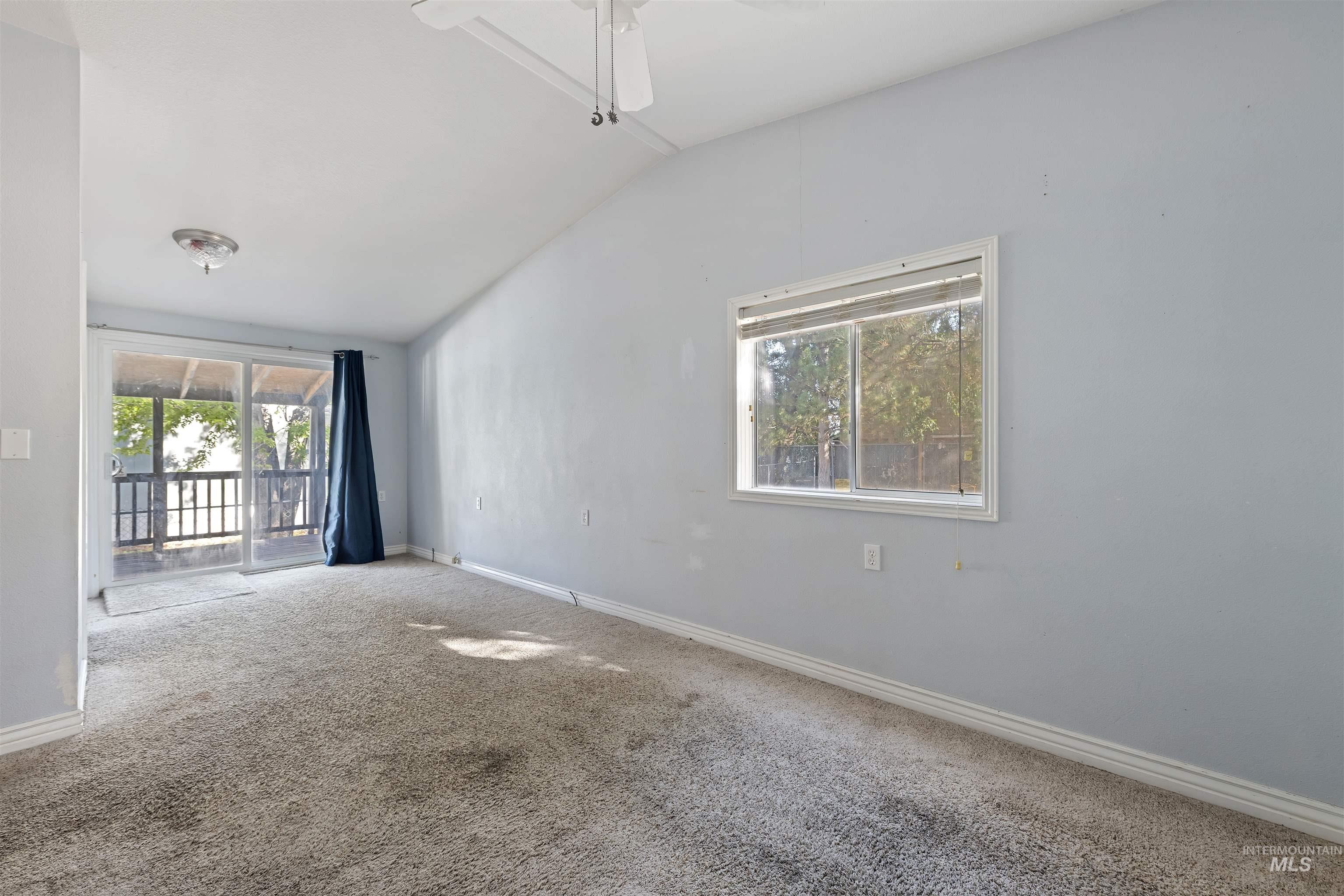 11233 Irving St Property Photo 23