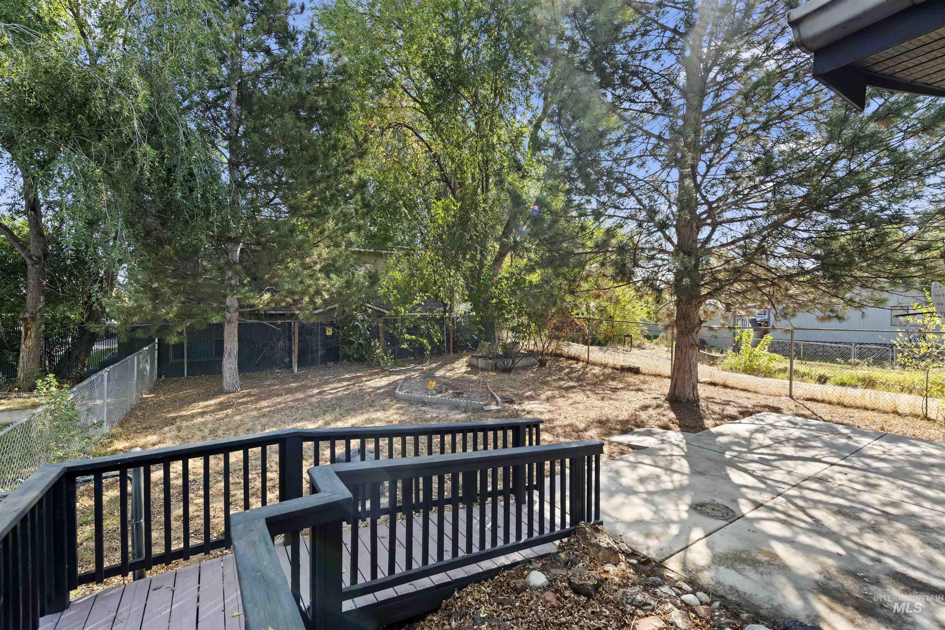 11233 Irving St Property Photo 26