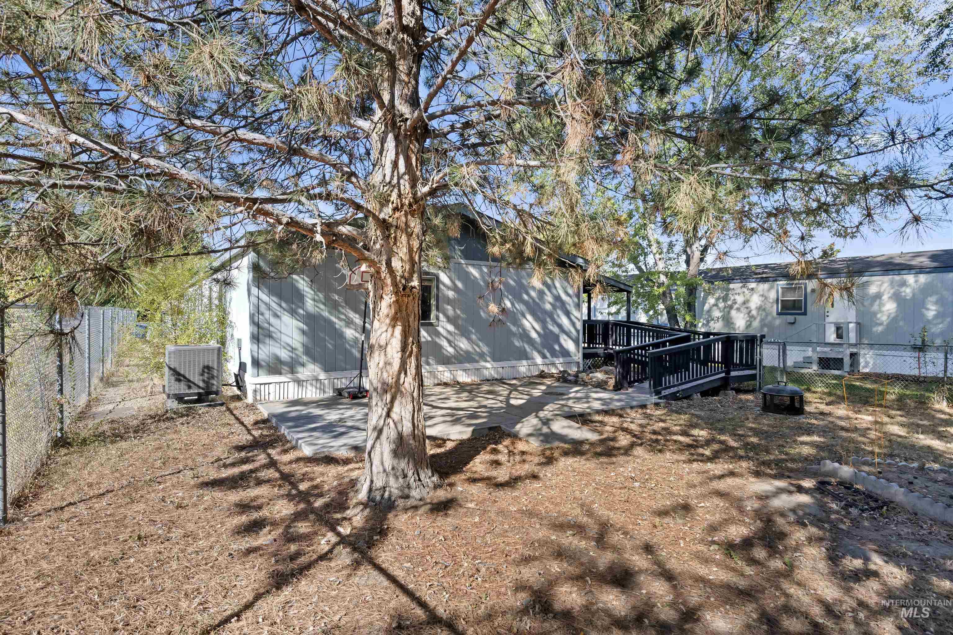 11233 Irving St Property Photo 28