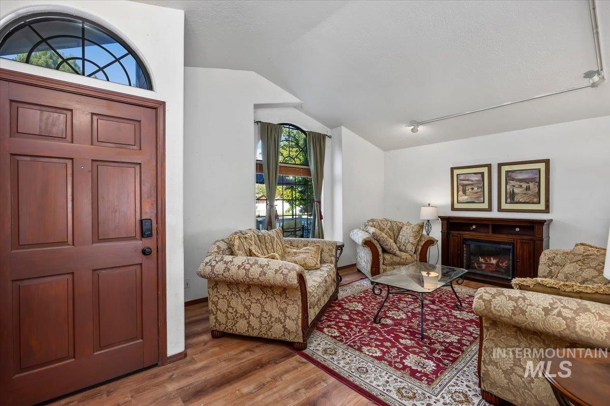 480 Carriage Lane Property Photo 3