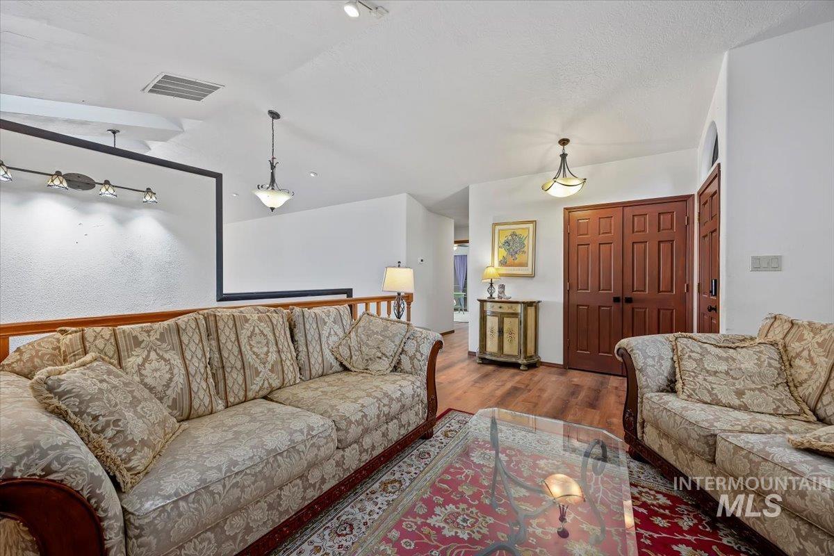 480 Carriage Lane Property Photo 6