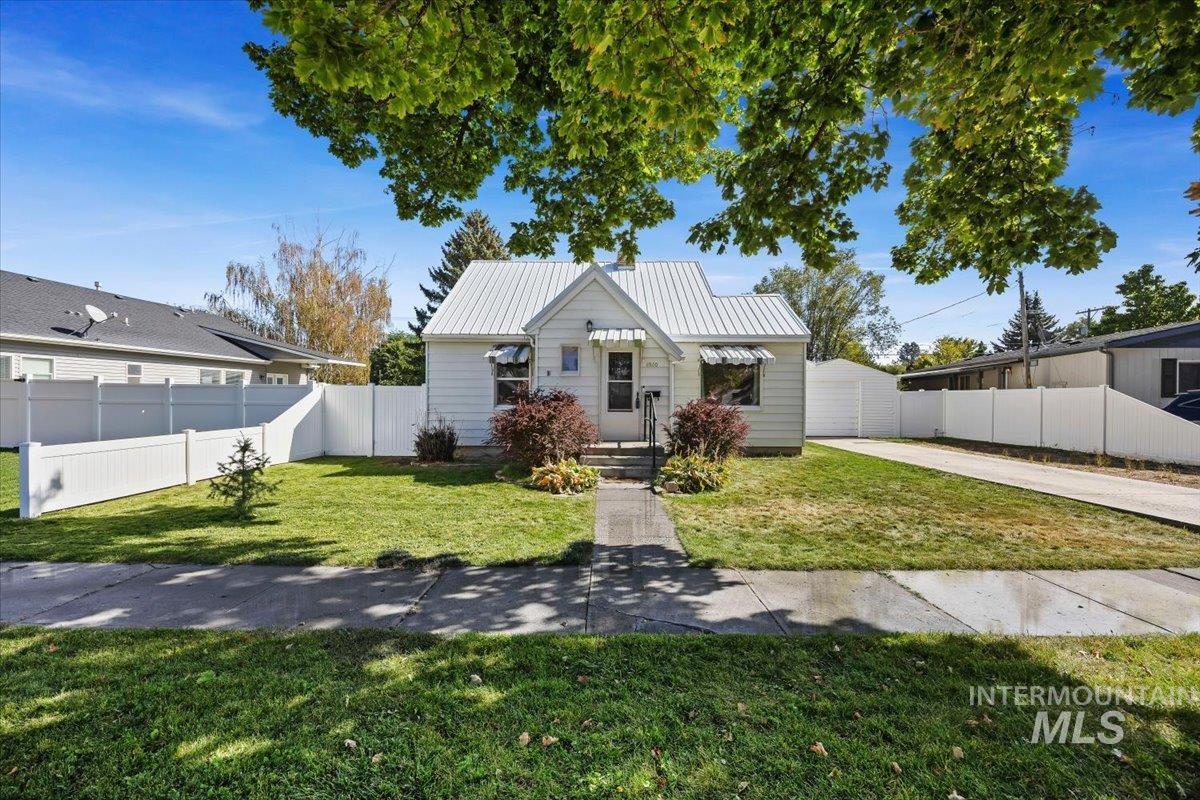 1010 E Property Photo 1