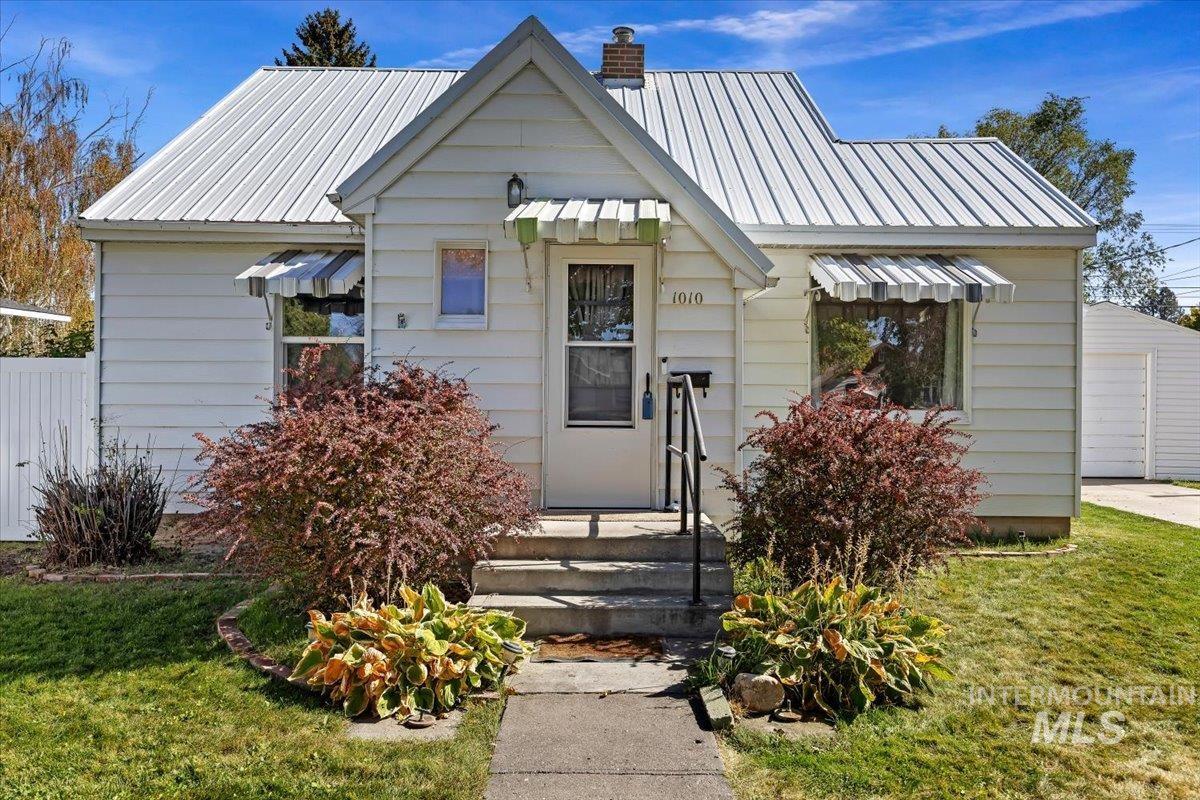 1010 E Property Photo 4