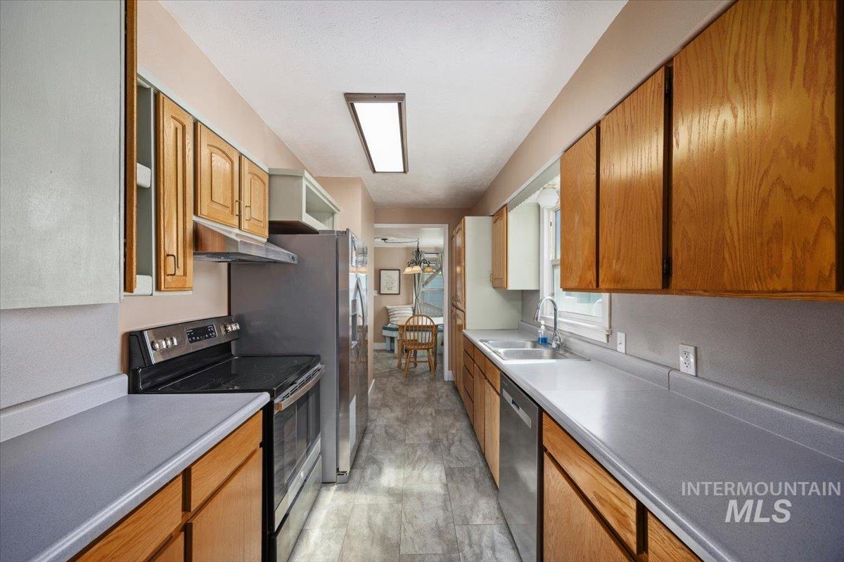 1010 E Property Photo 8