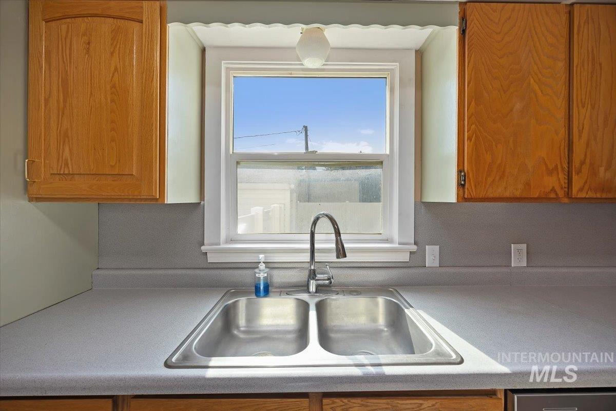 1010 E Property Photo 10