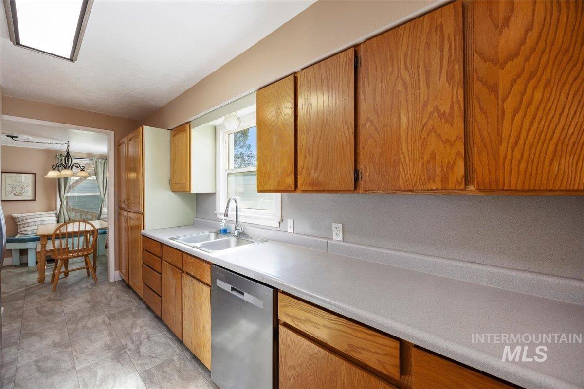 1010 E Property Photo 11
