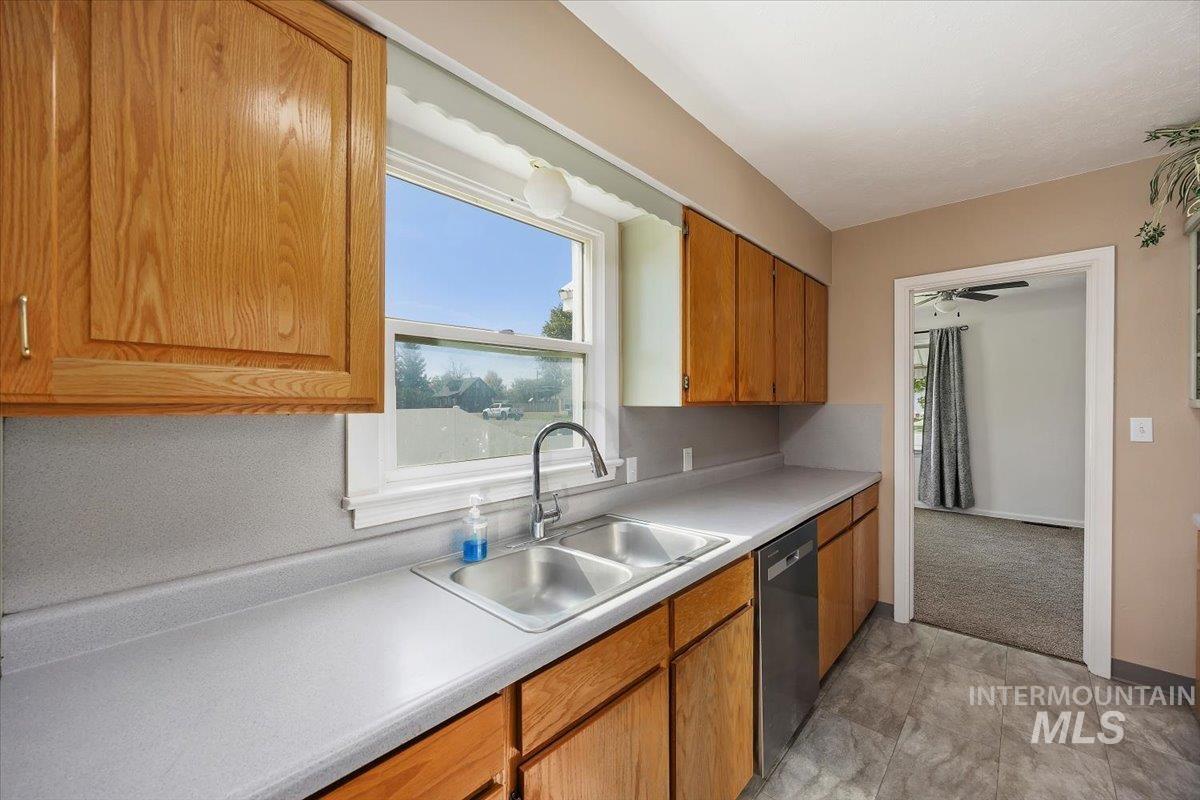 1010 E Property Photo 12