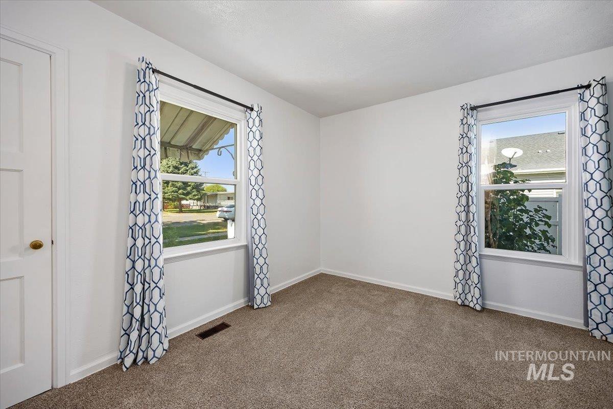 1010 E Property Photo 17