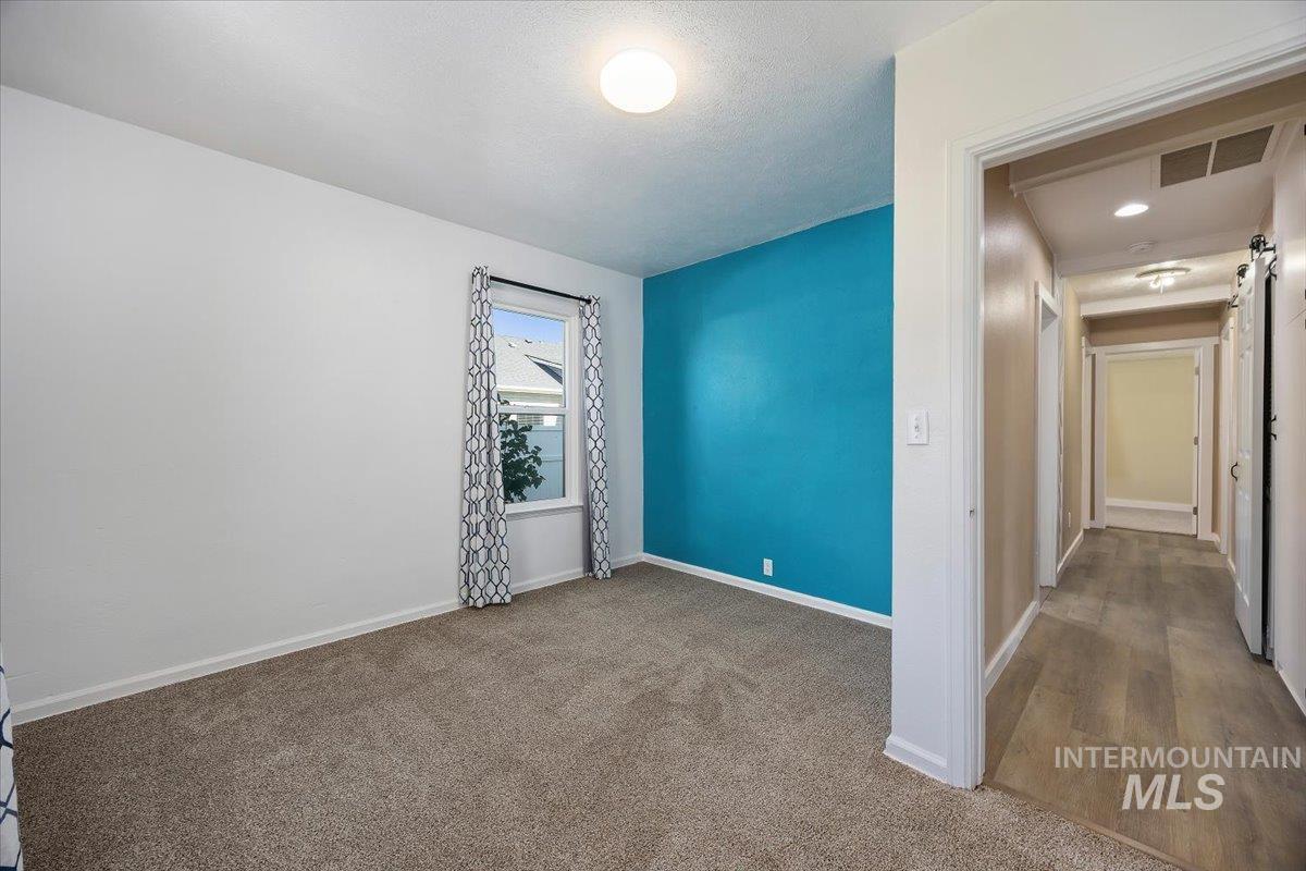 1010 E Property Photo 18