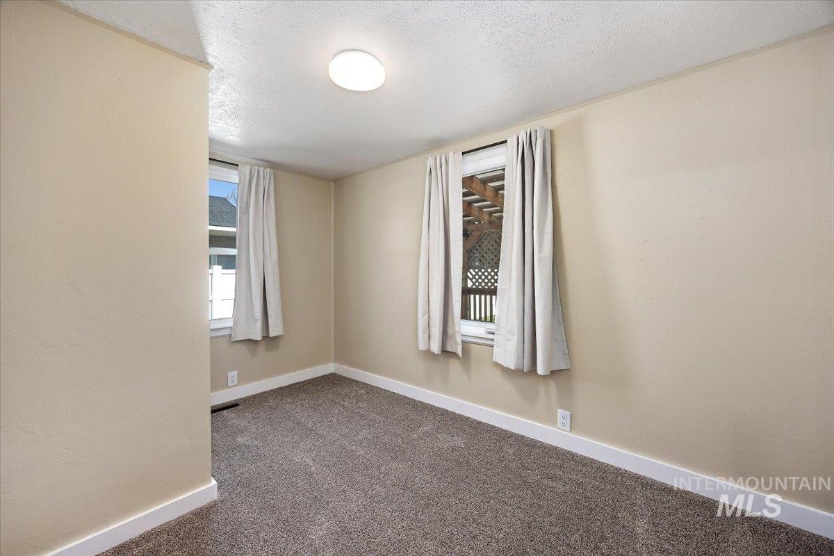 1010 E Property Photo 19