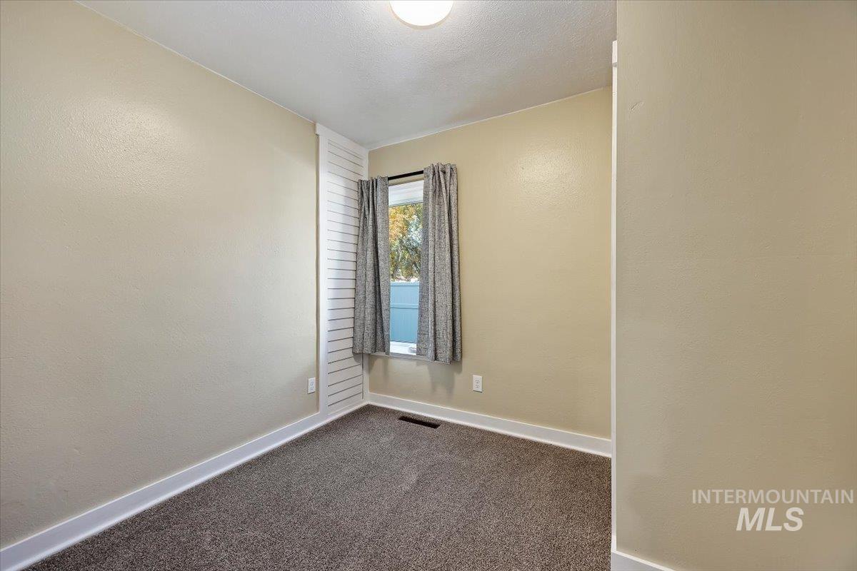 1010 E Property Photo 21