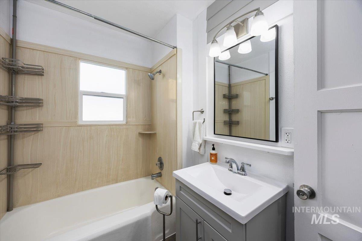 1010 E Property Photo 22