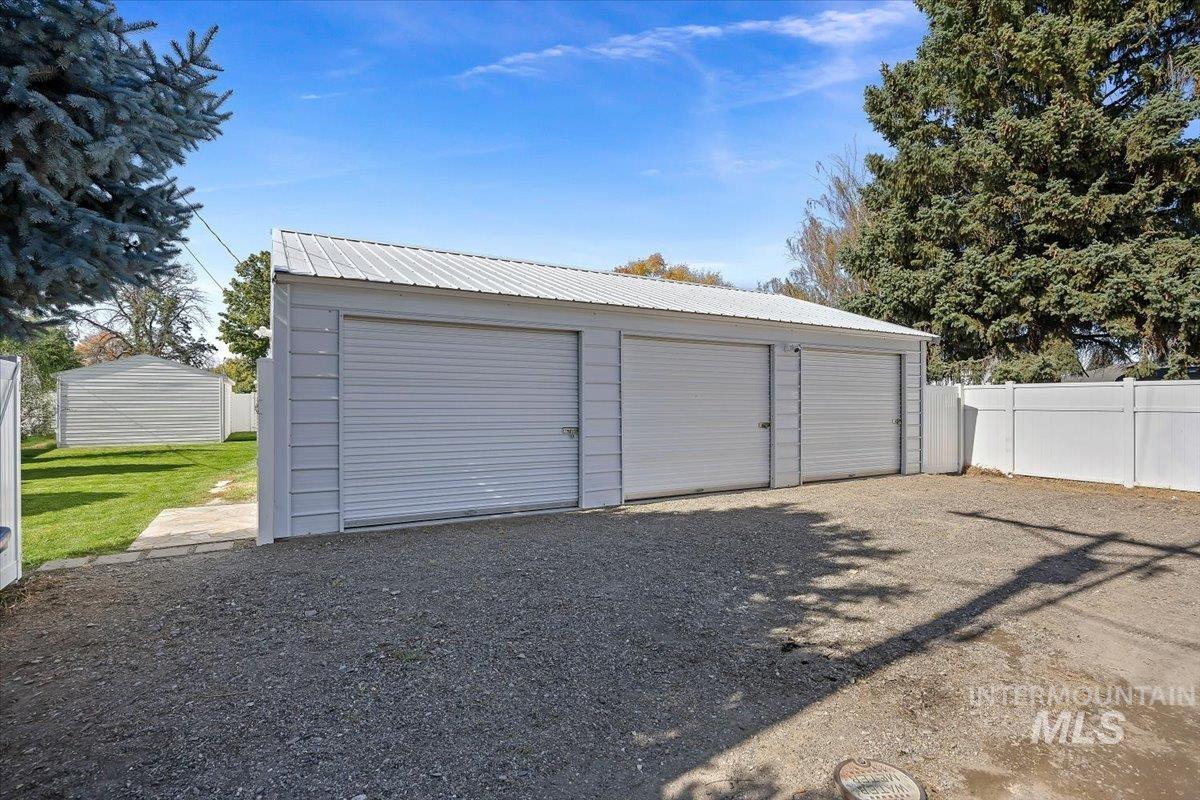 1010 E Property Photo 24