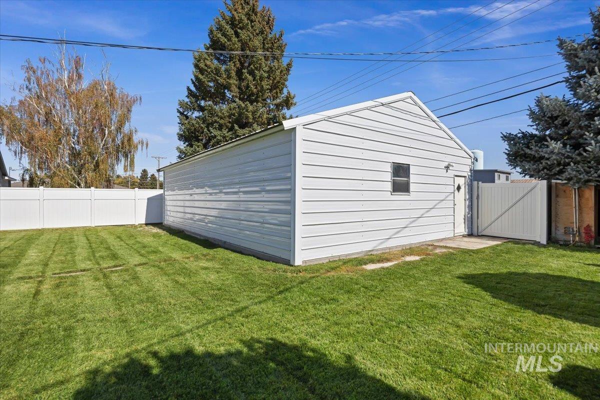 1010 E Property Photo 25