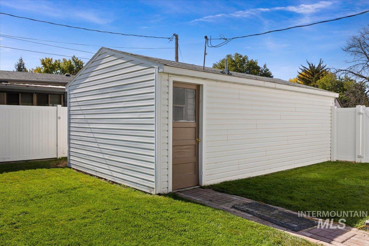 1010 E Property Photo 32