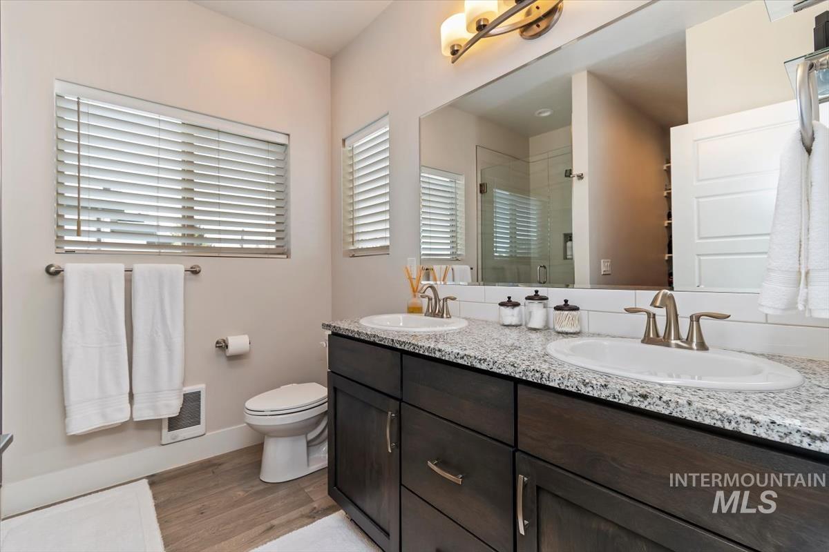 7803 W Crestwood Drive Property Photo 23