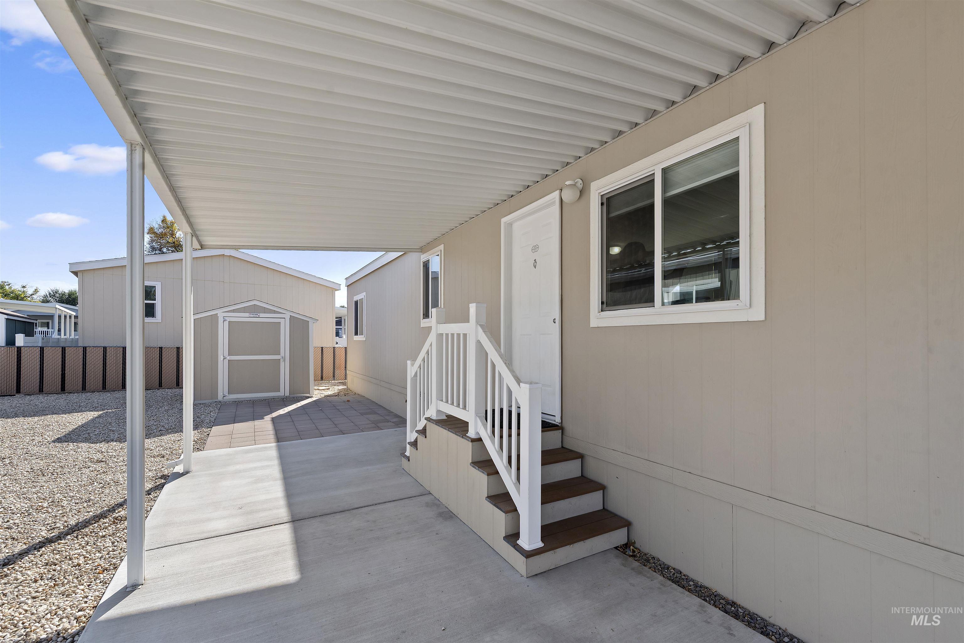 2401 Owyhee St Property Photo 3