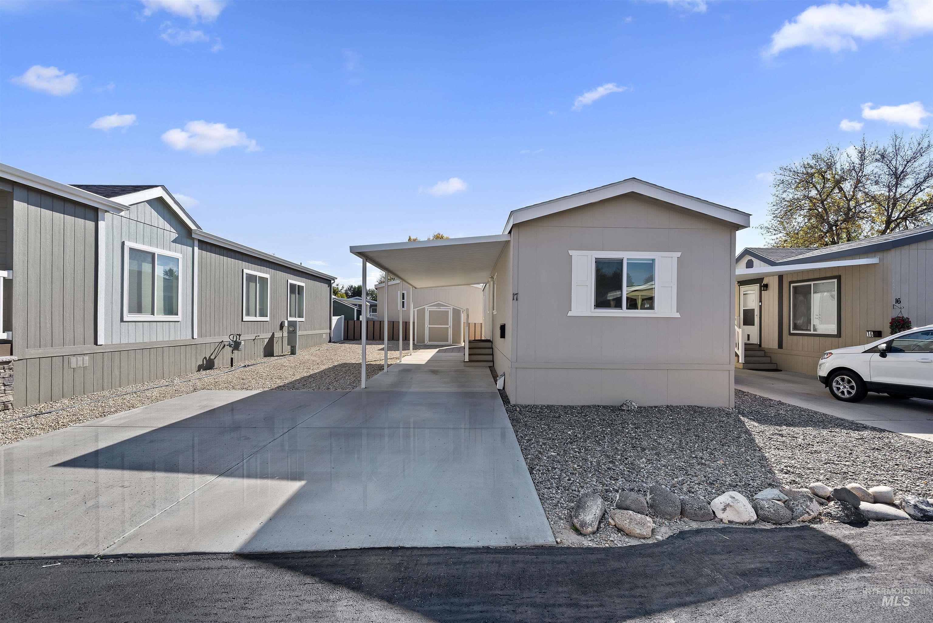2401 Owyhee St Property Photo 4