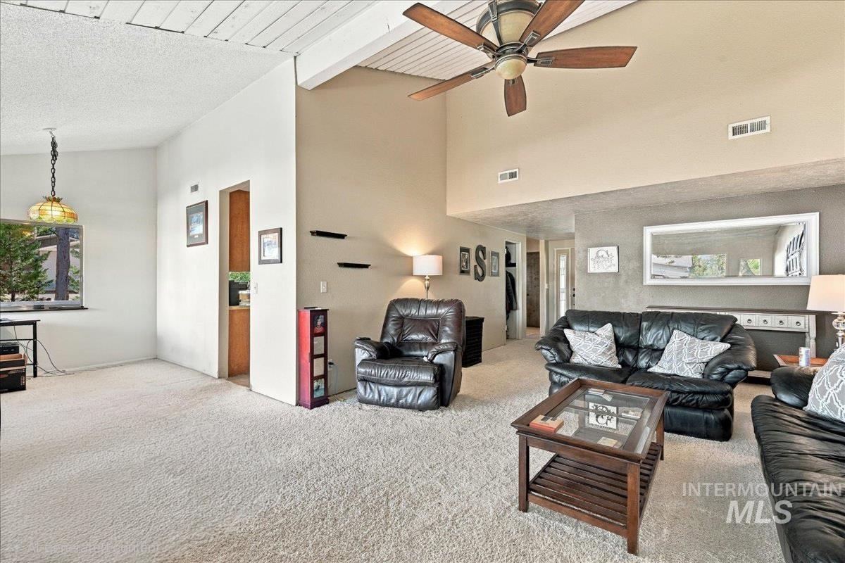 748 W Steeple View Drive Property Photo 8