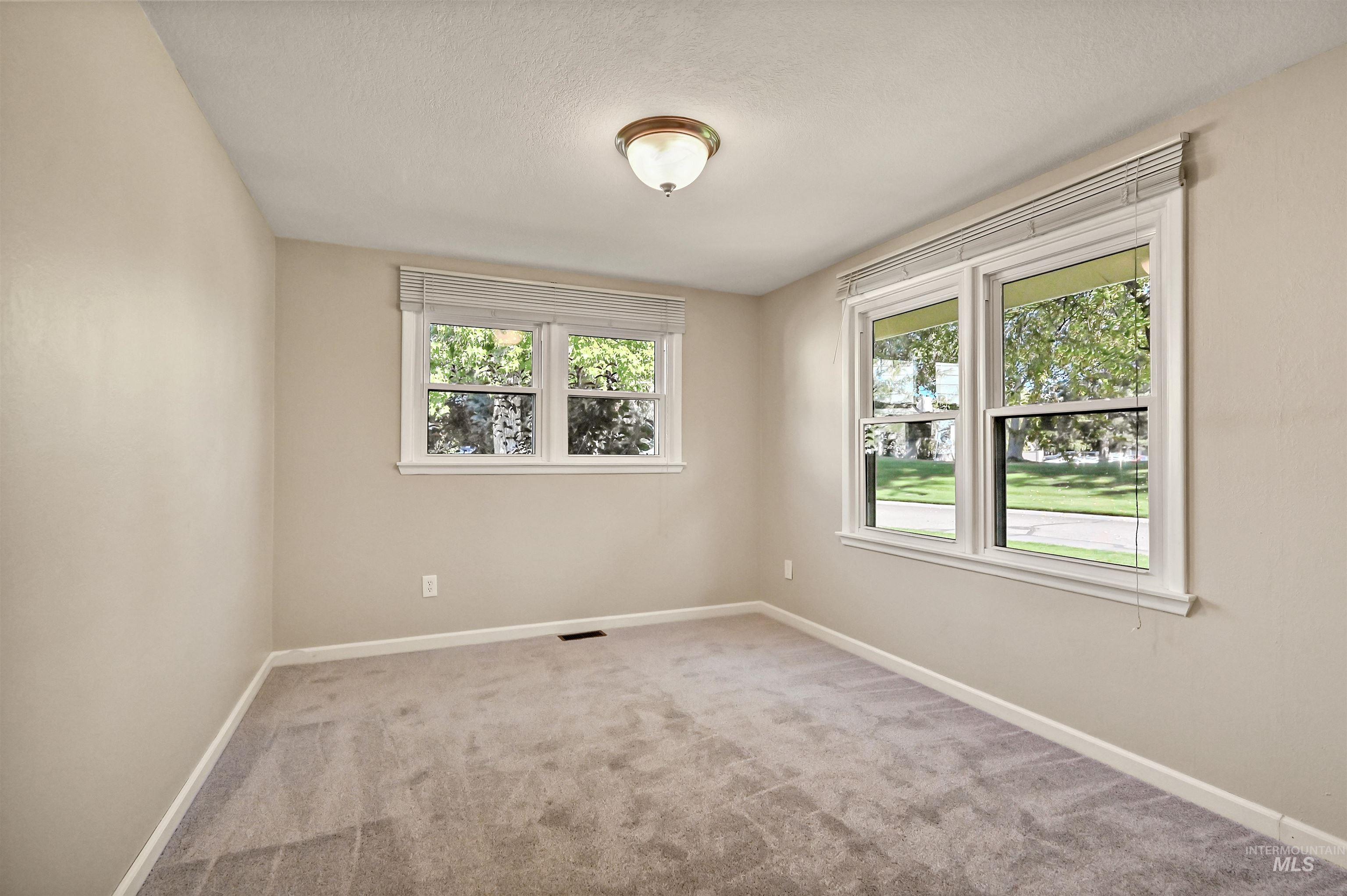 3153 S Lakewood Way Property Photo 16