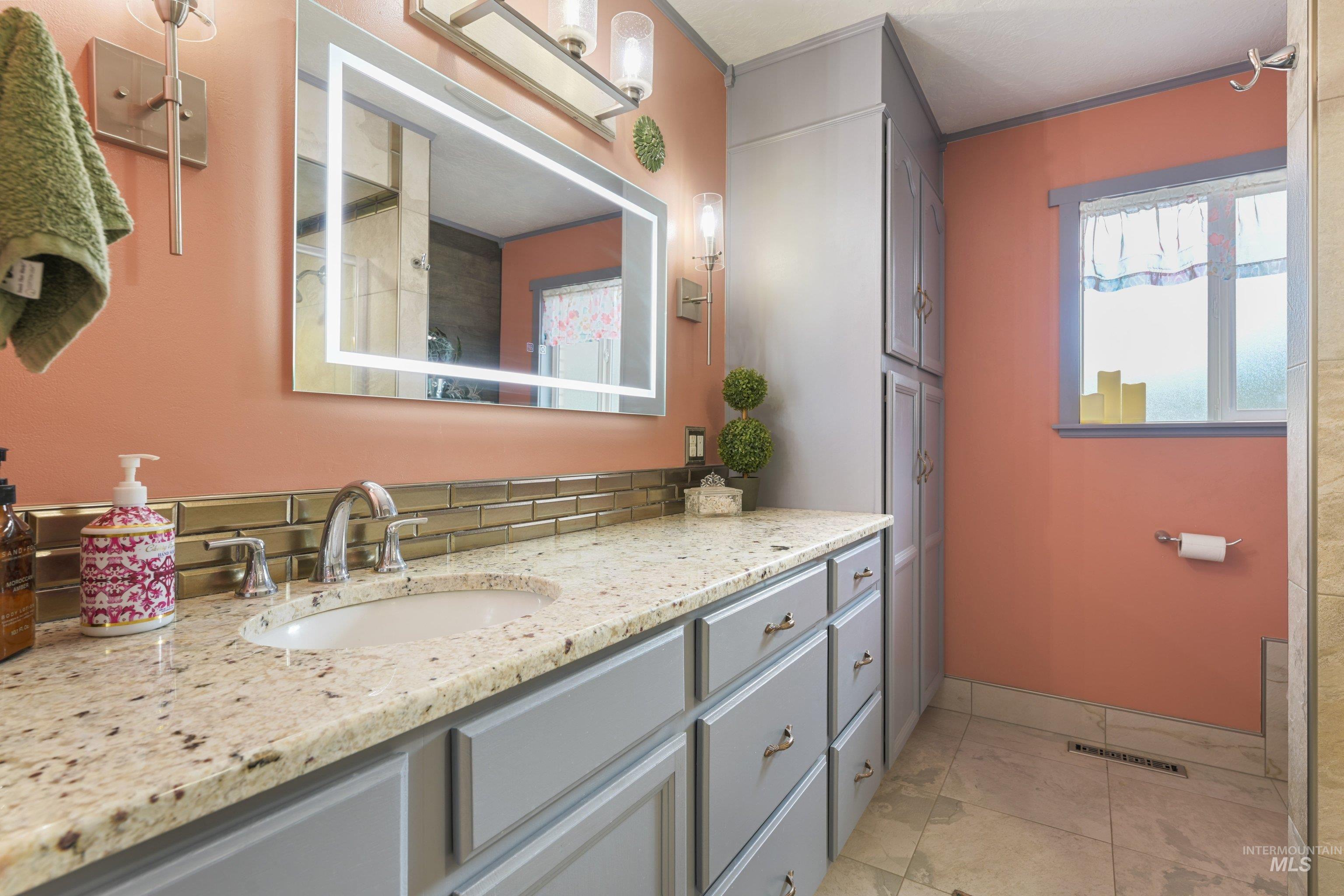 1821 Howard Ave Property Photo 19