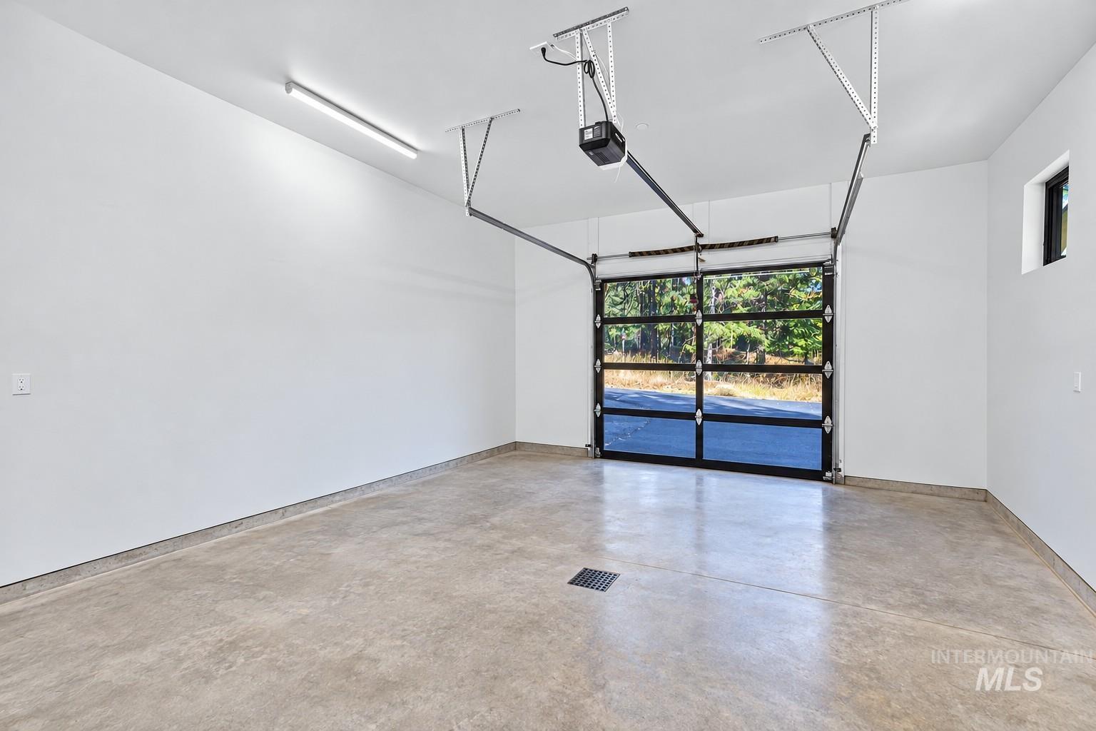 1111 Knowles Road Property Photo 30