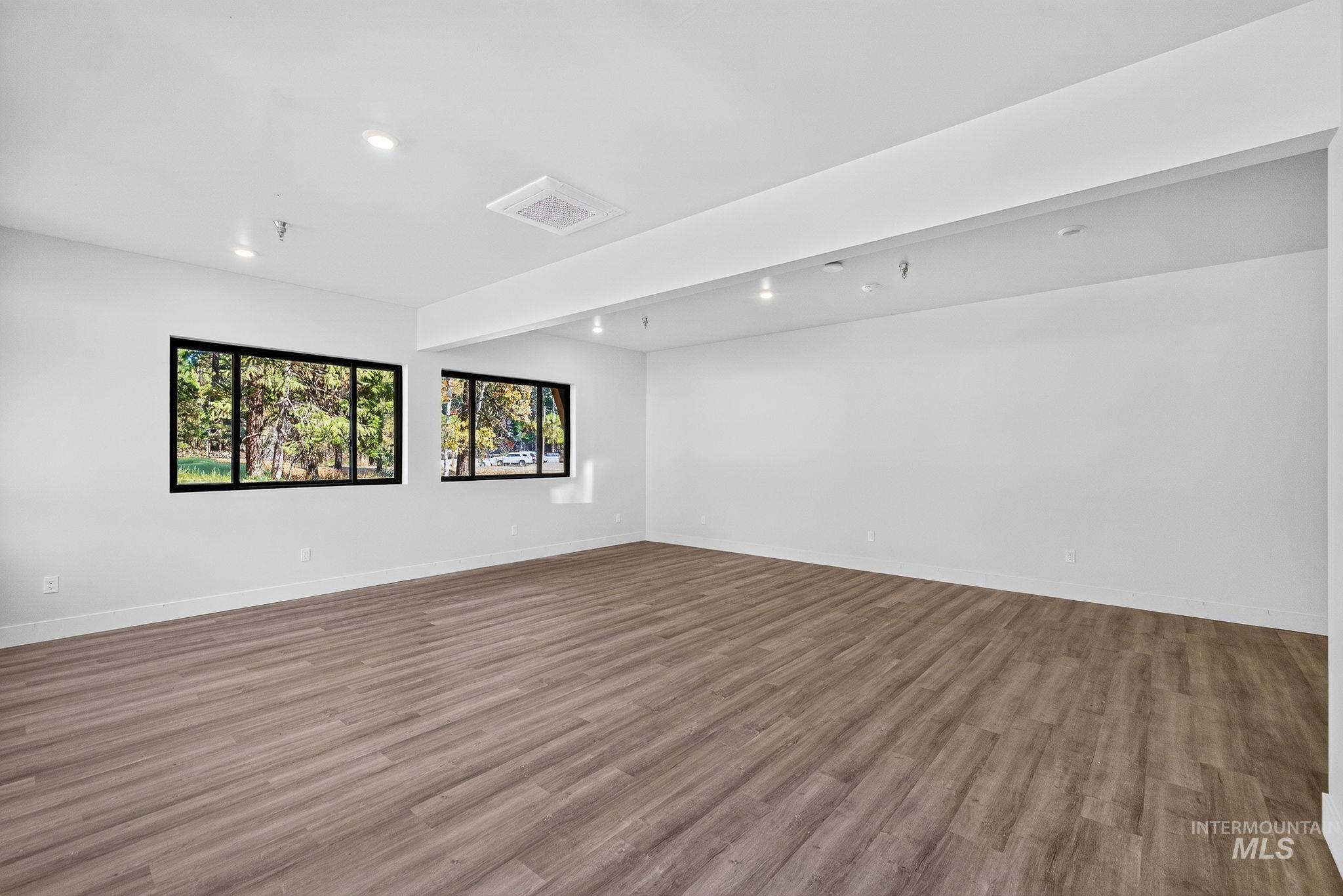 1111 Knowles Road Property Photo 32