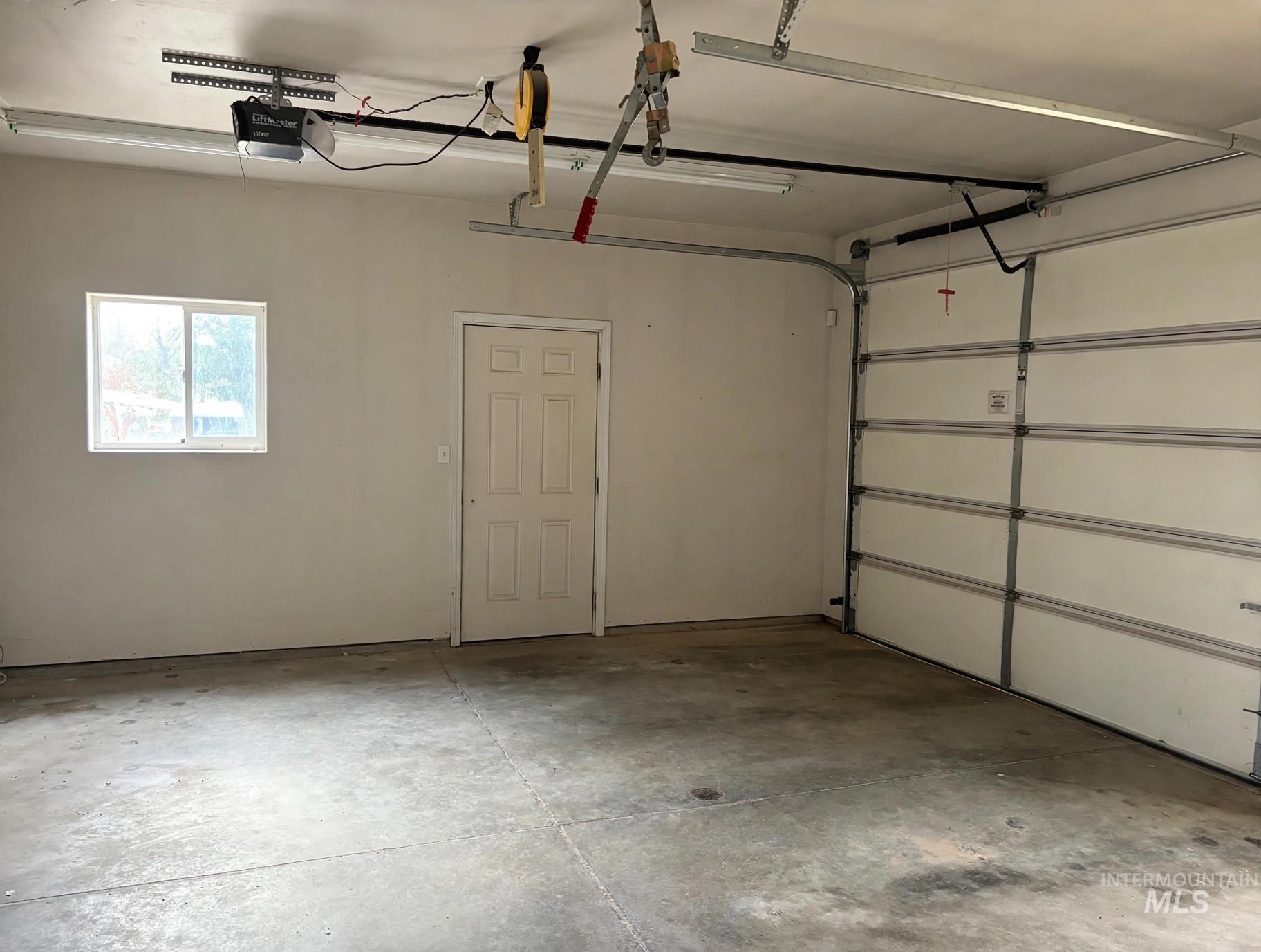 1560 21st St Property Photo 3