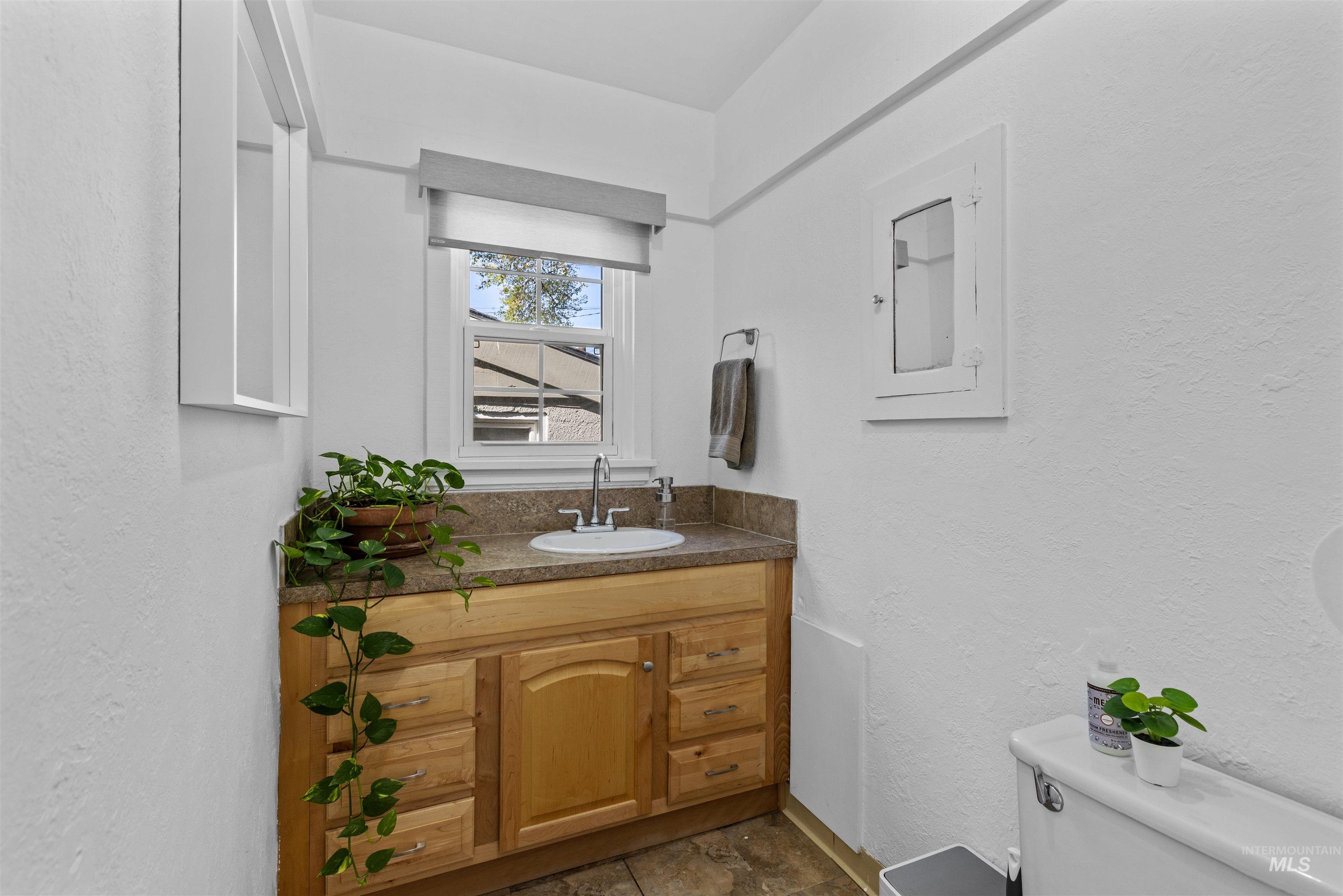 1403 S Broadway Avenue Property Photo 12