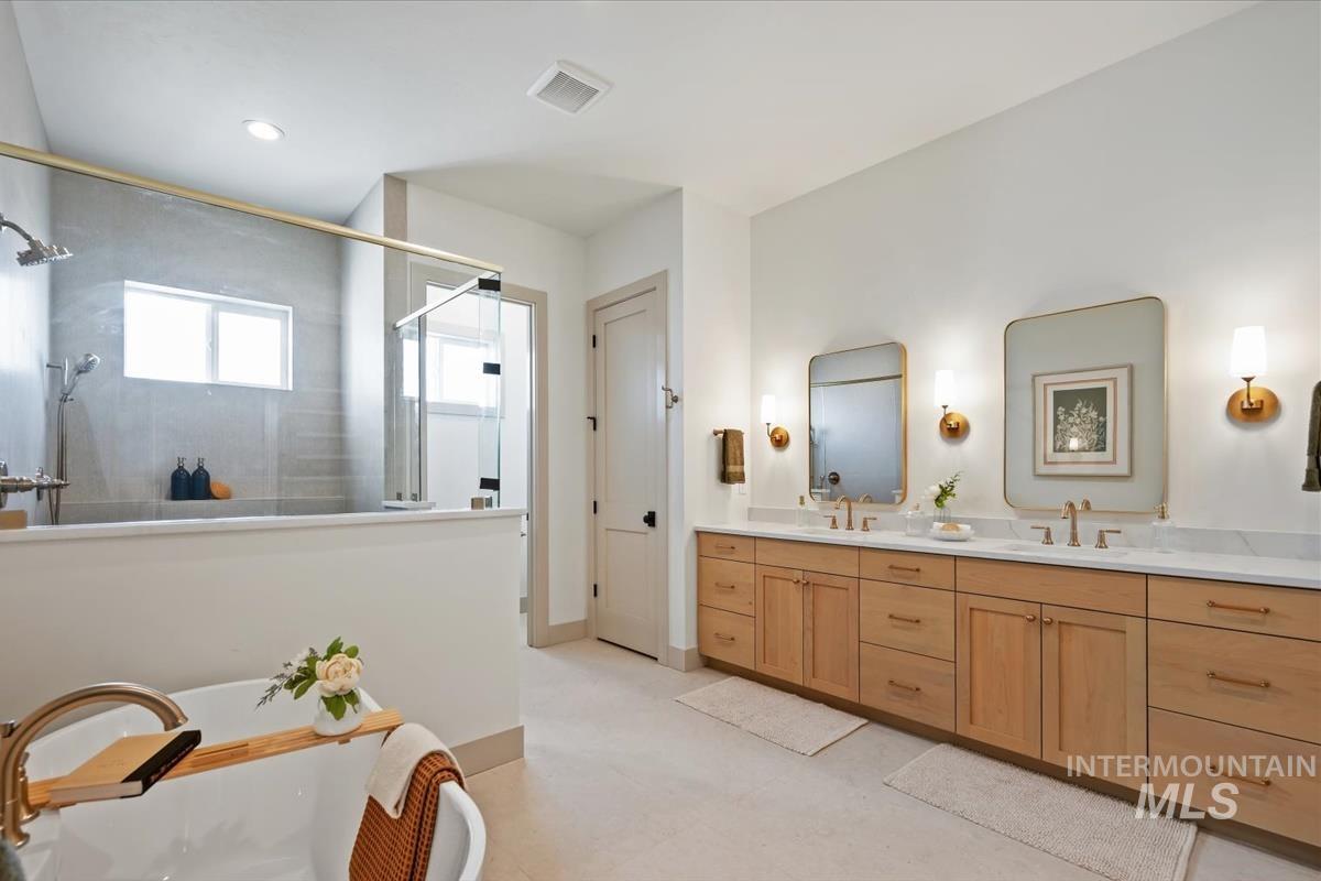 2240 N Palaestra Ave Property Photo 5