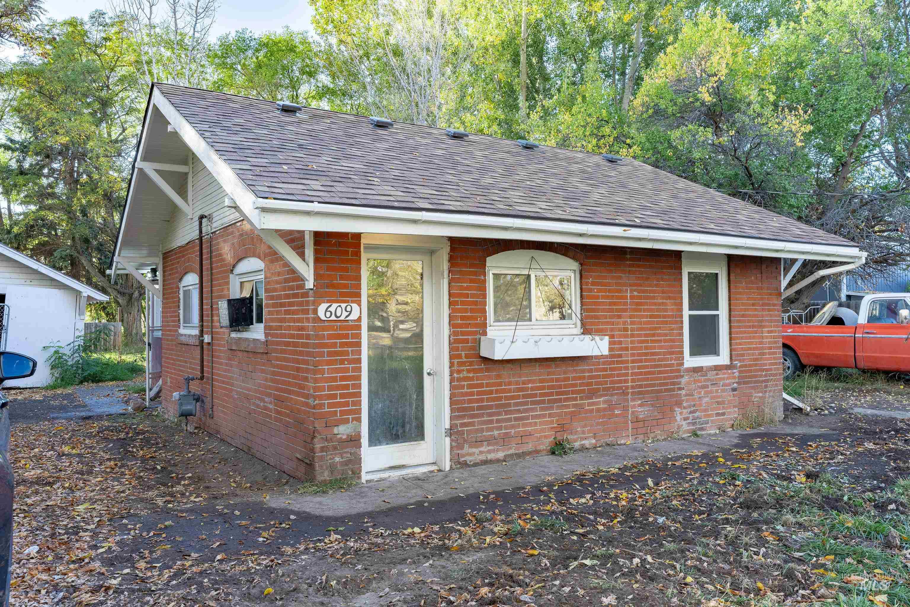 609 S F Street Property Photo 1
