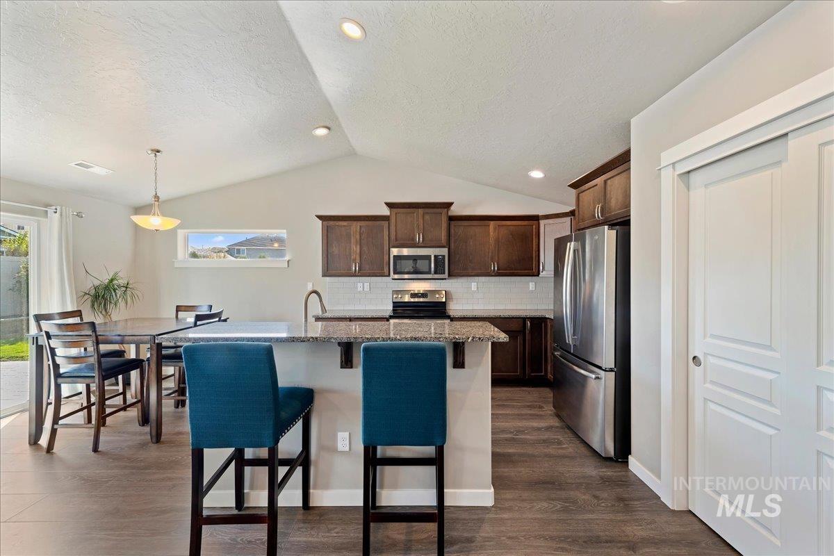 4526 N Glenrock Way Property Photo 7