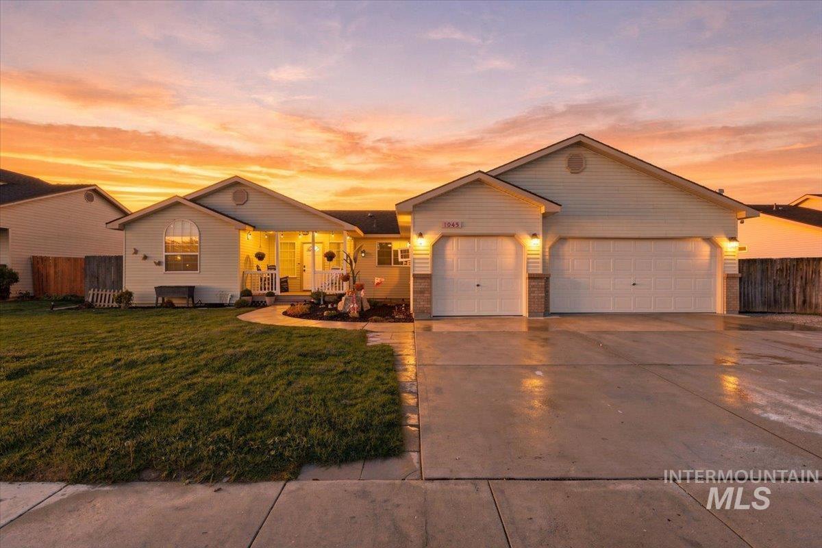 1045 Sw Julia Street Property Photo 1