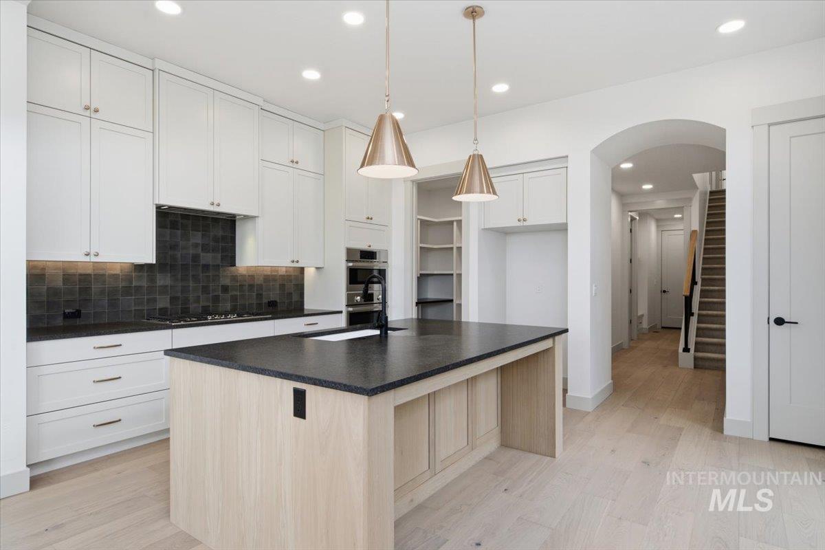 1004 E Phenomenal St. Property Photo 2