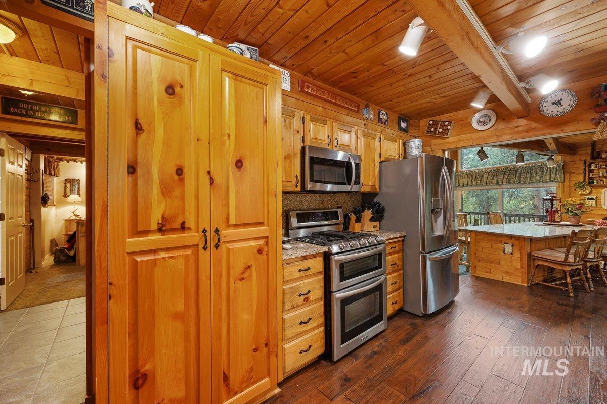 2476 N Pine Featherville Rd Property Photo 28