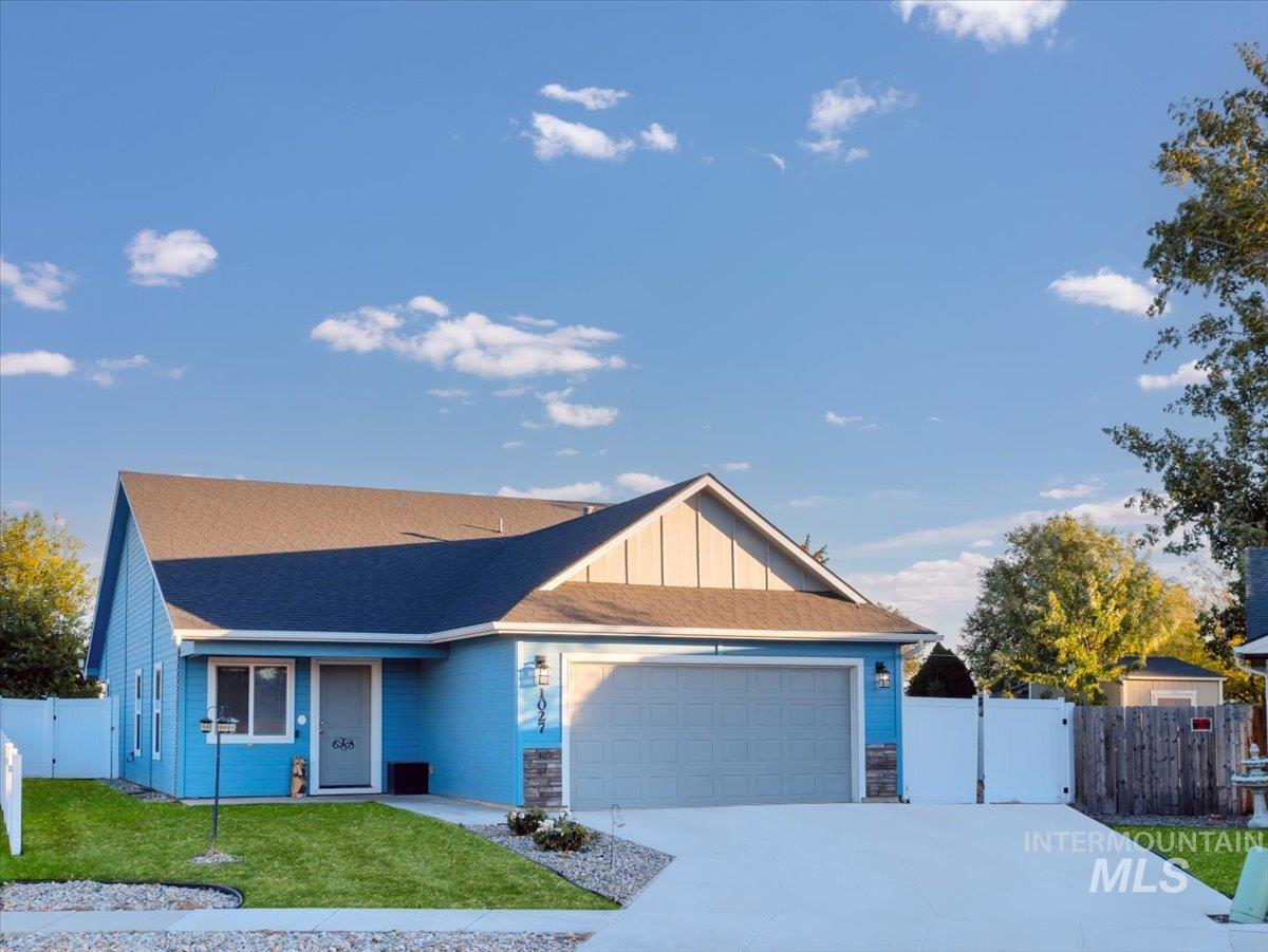 1027 W Butterfield Property Photo 1