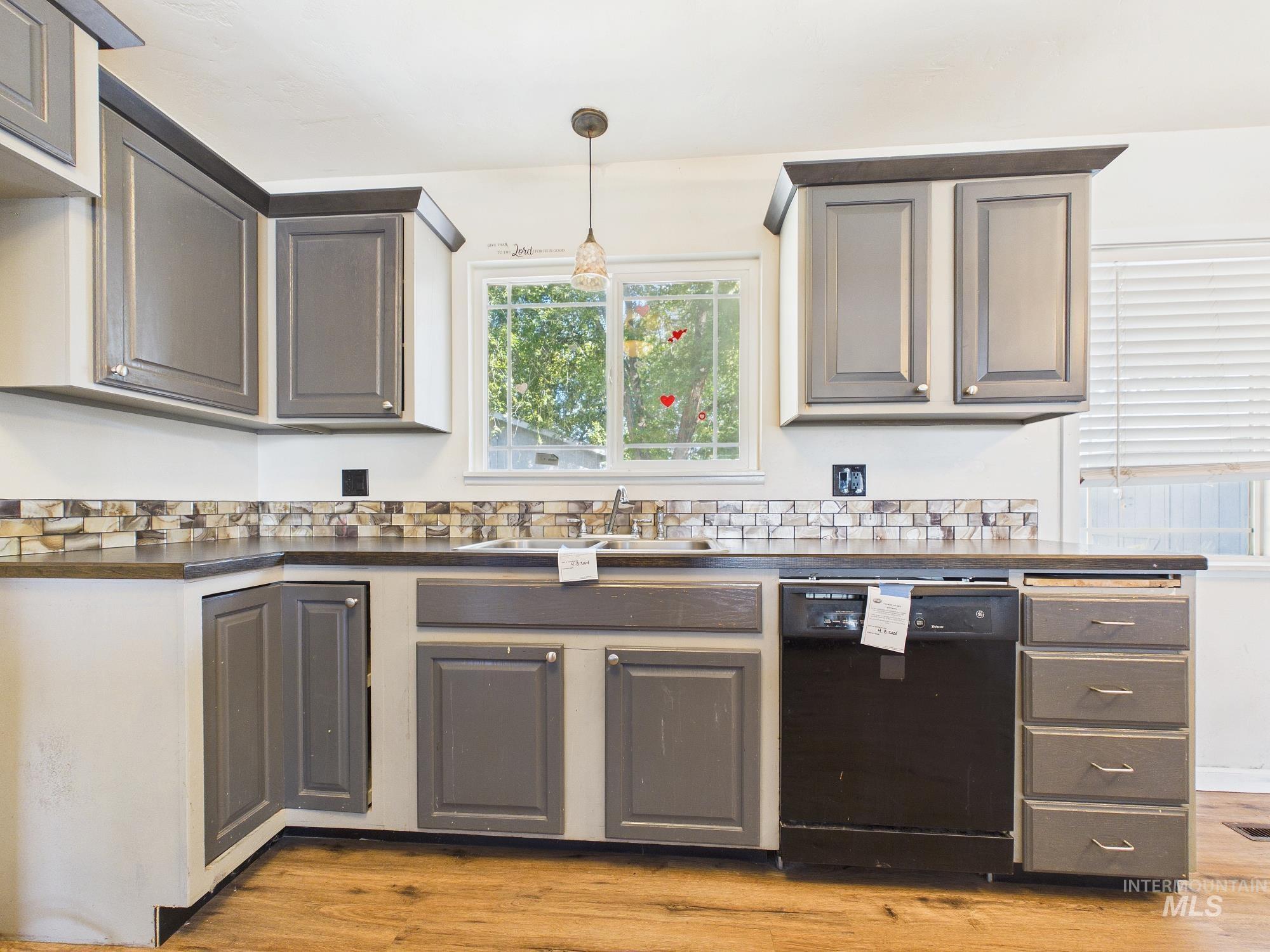 605 Harmon Way Property Photo 14