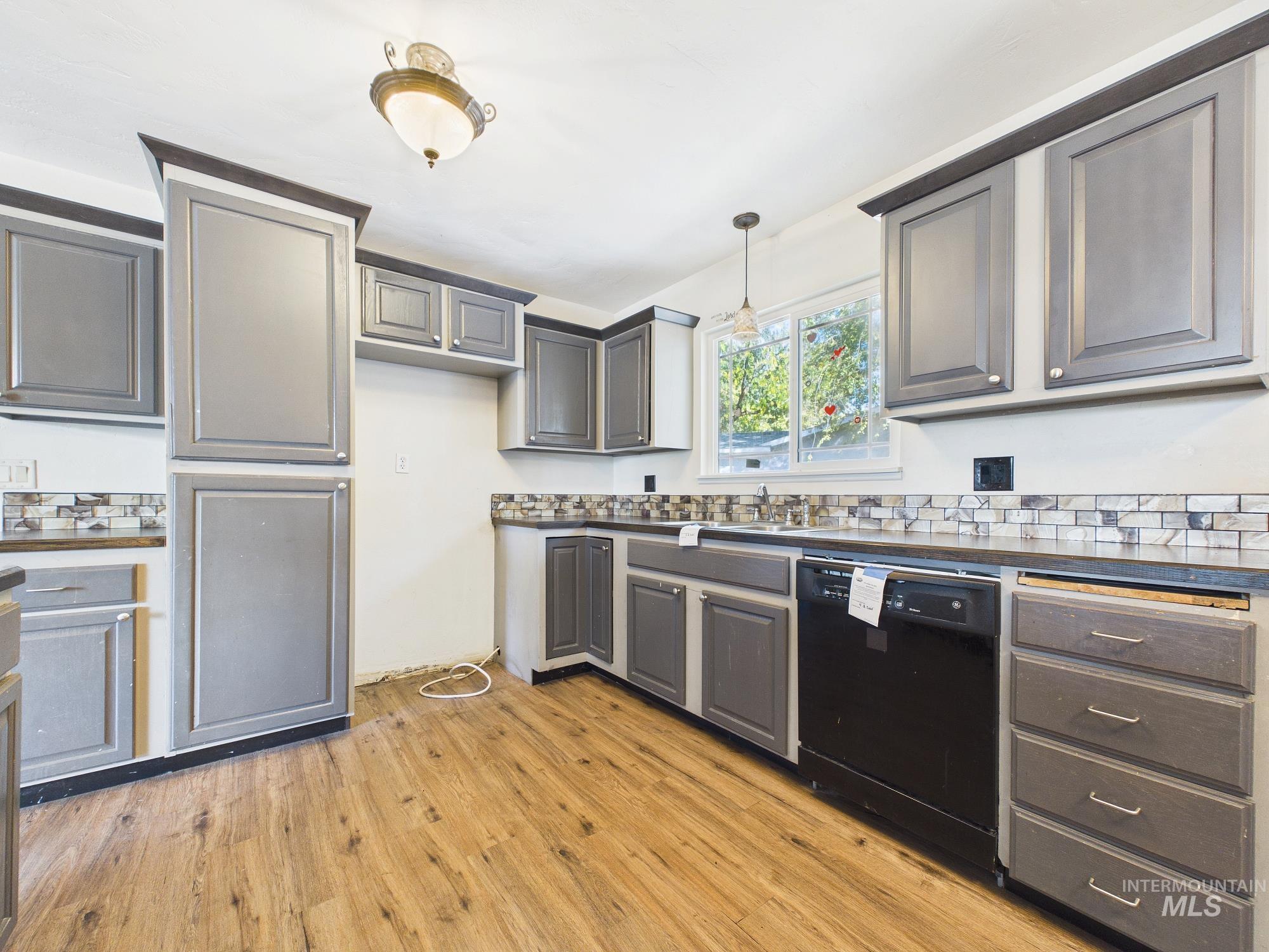 605 Harmon Way Property Photo 15