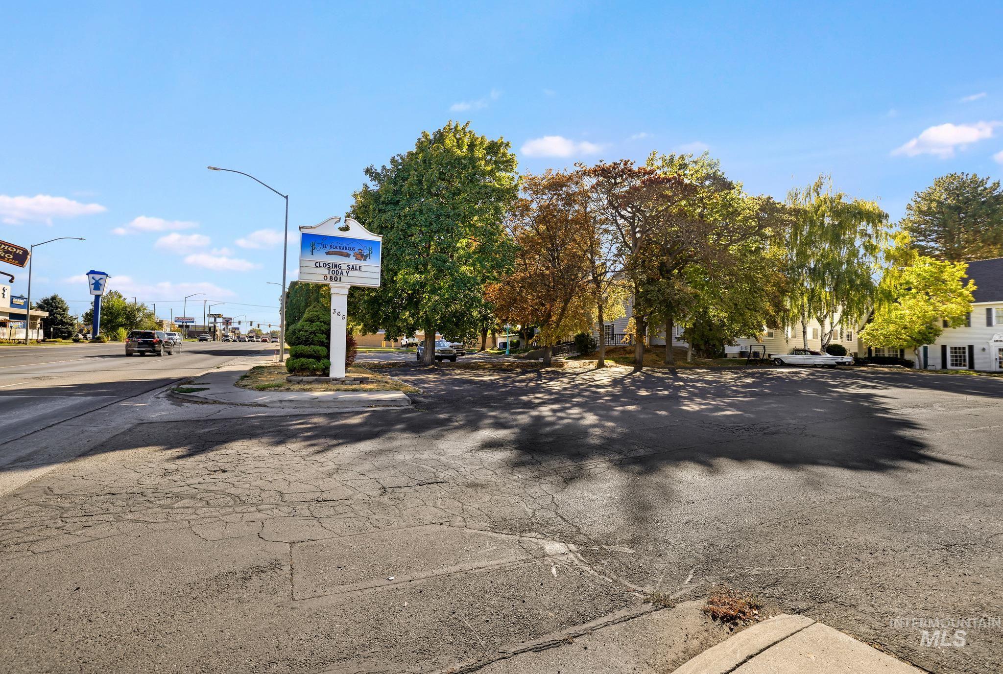 365 Blue Lakes Blvd N Property Photo 4
