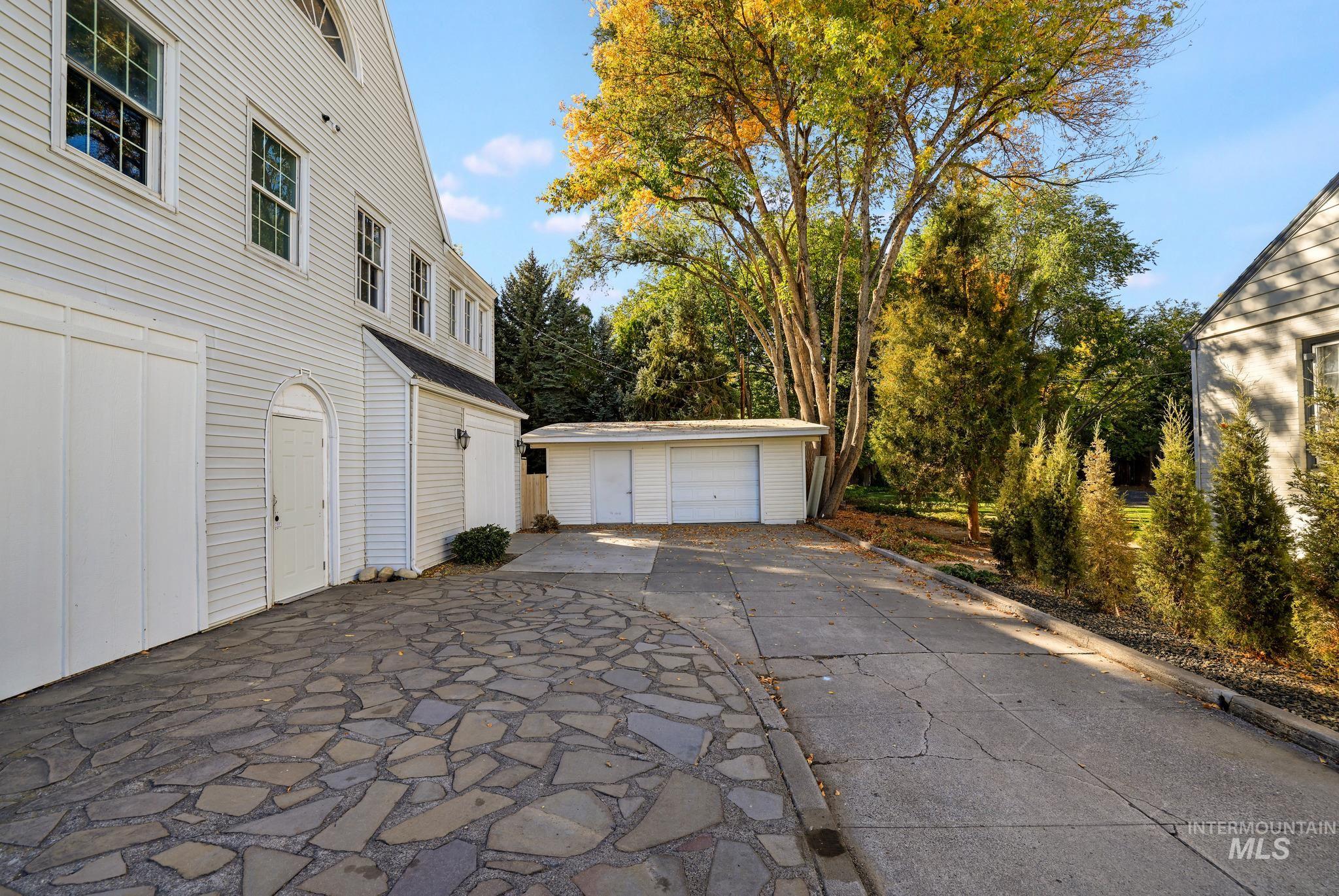 365 Blue Lakes Blvd N Property Photo 46