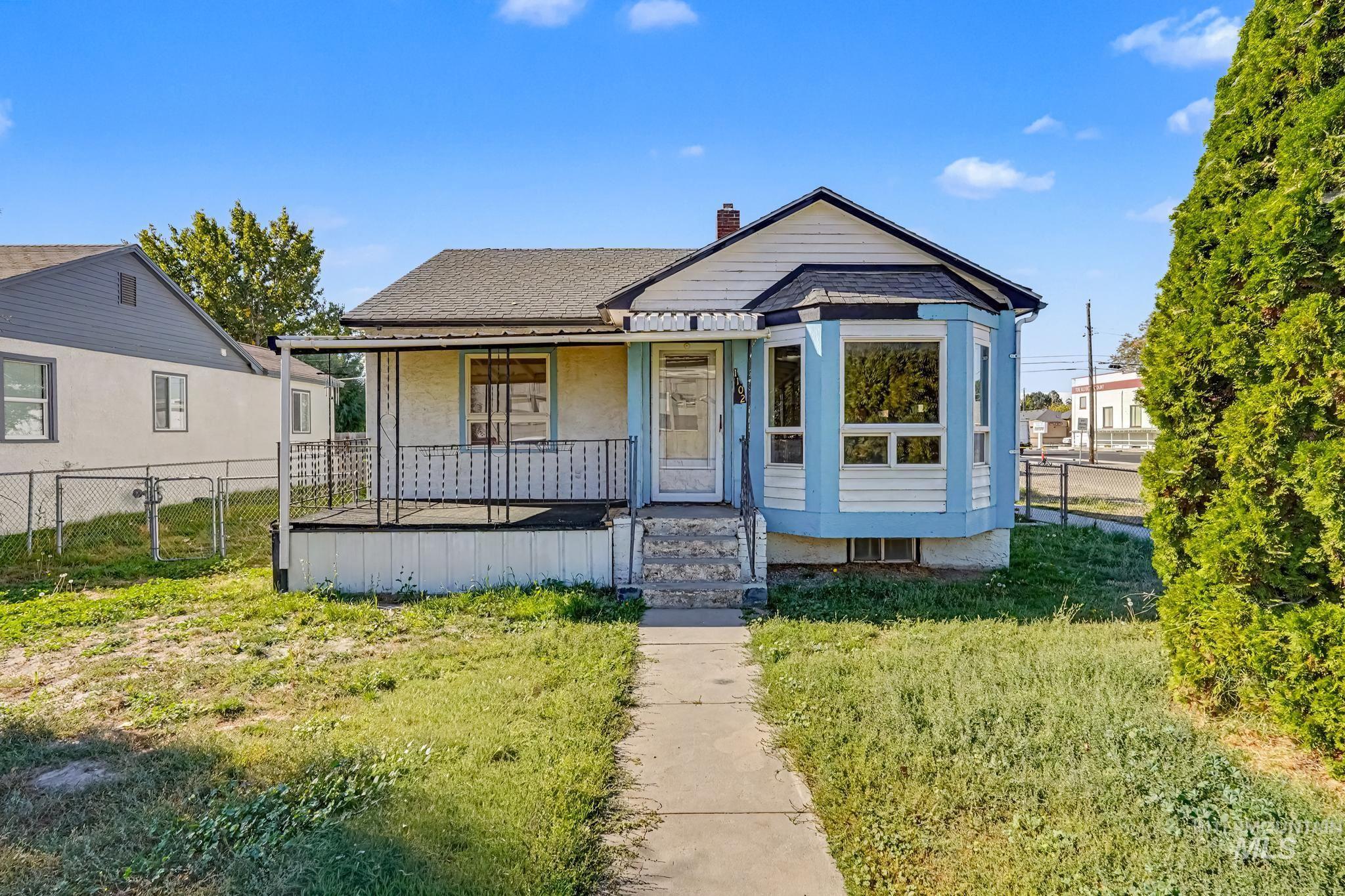 1102 E Denver St. Property Photo 1